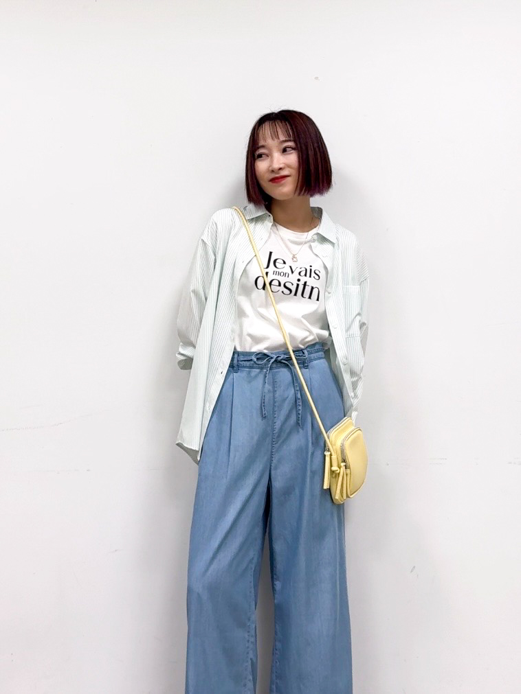 𝐜𝐡𝐢𝐤𝐚さんの「SHOO･LA･RUE｜【ひんやり/UV/吸水速乾/洗濯後しわになりにくい】ラッシュガードにもなる ストライプシャツ」を使ったコーディネート