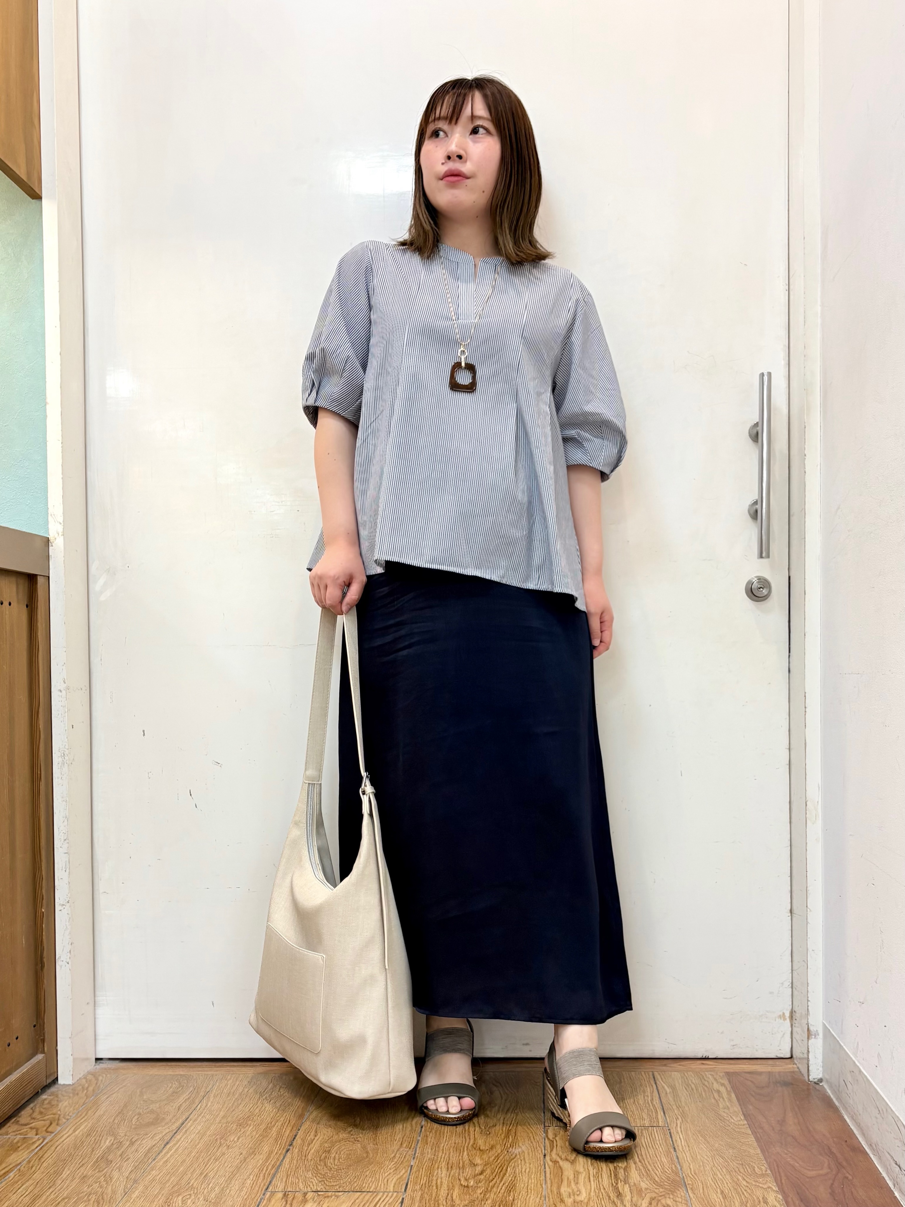 だいわさんの「SHOO･LA･RUE｜【高レビュー/洗濯後しわになりにくい/インせず着られる】自然に体型カバー 麻調ペプラムブラウス」を使ったコーディネート