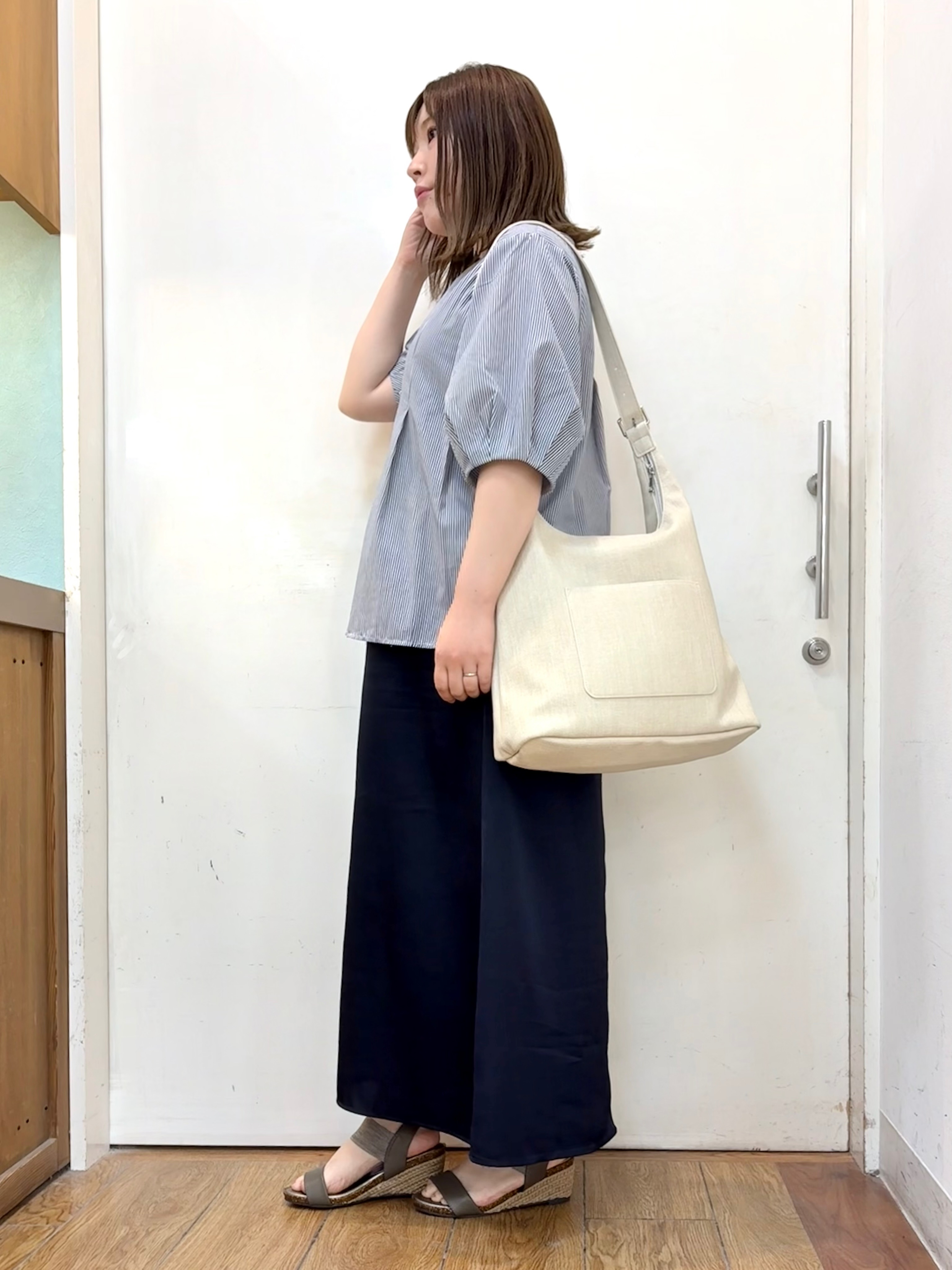 だいわさんの「SHOO･LA･RUE｜【高レビュー/洗濯後しわになりにくい/インせず着られる】自然に体型カバー 麻調ペプラムブラウス」を使ったコーディネート