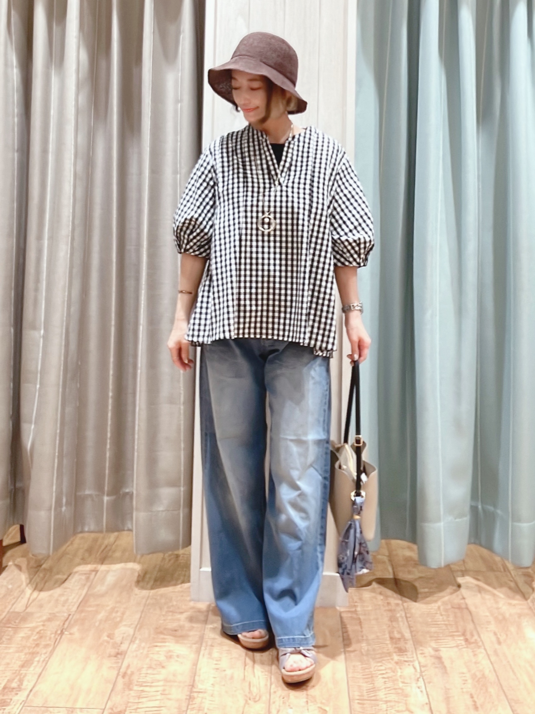 aaamiさんの「SHOO･LA･RUE｜【高レビュー/洗濯後しわになりにくい/インせず着られる】自然に体型カバー 麻調ペプラムブラウス」を使ったコーディネート
