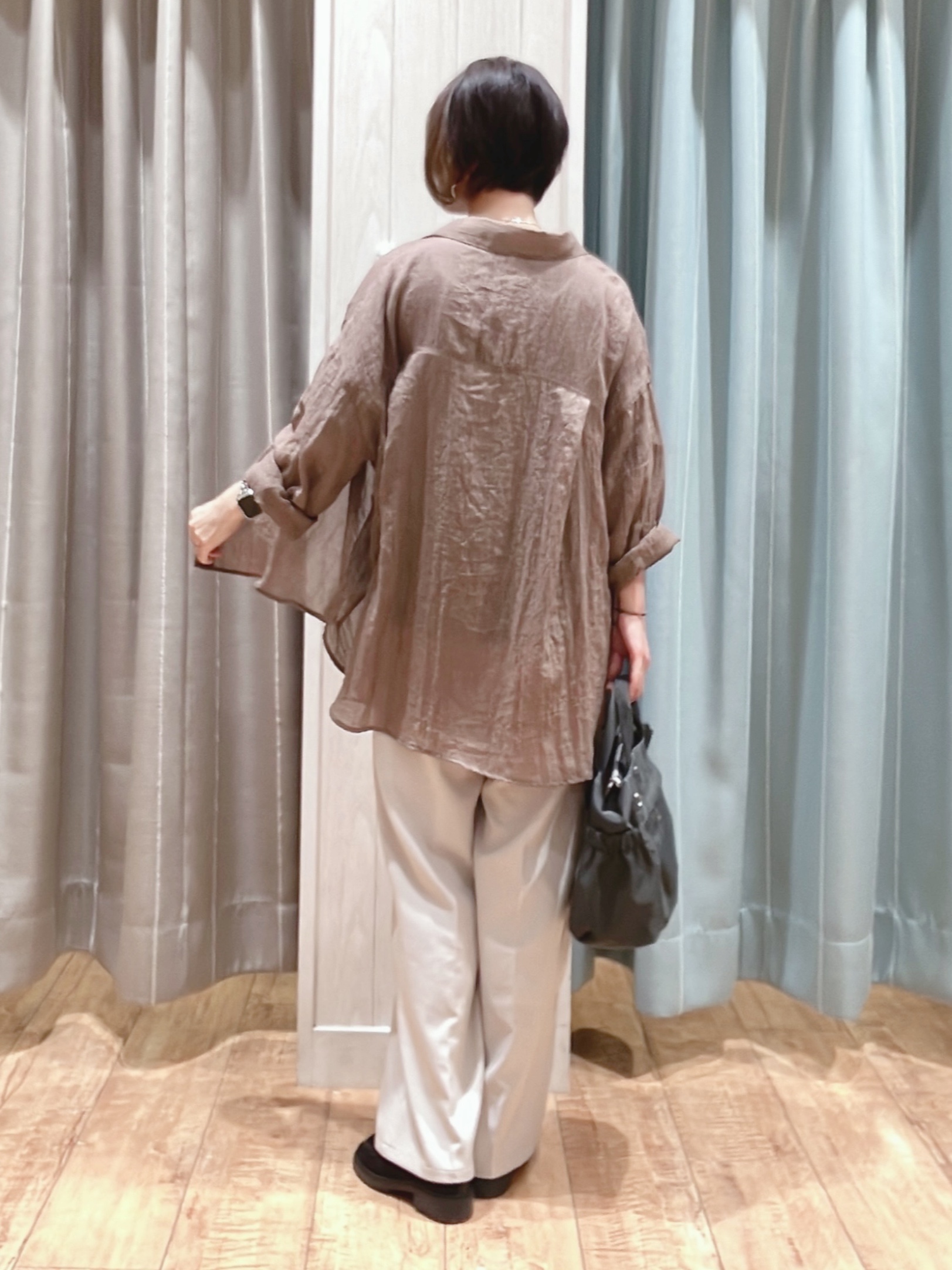 aaamiさんの「SHOO･LA･RUE｜【体型カバー】ふんわり質感 やわらかこなれシアーシャツ」を使ったコーディネート