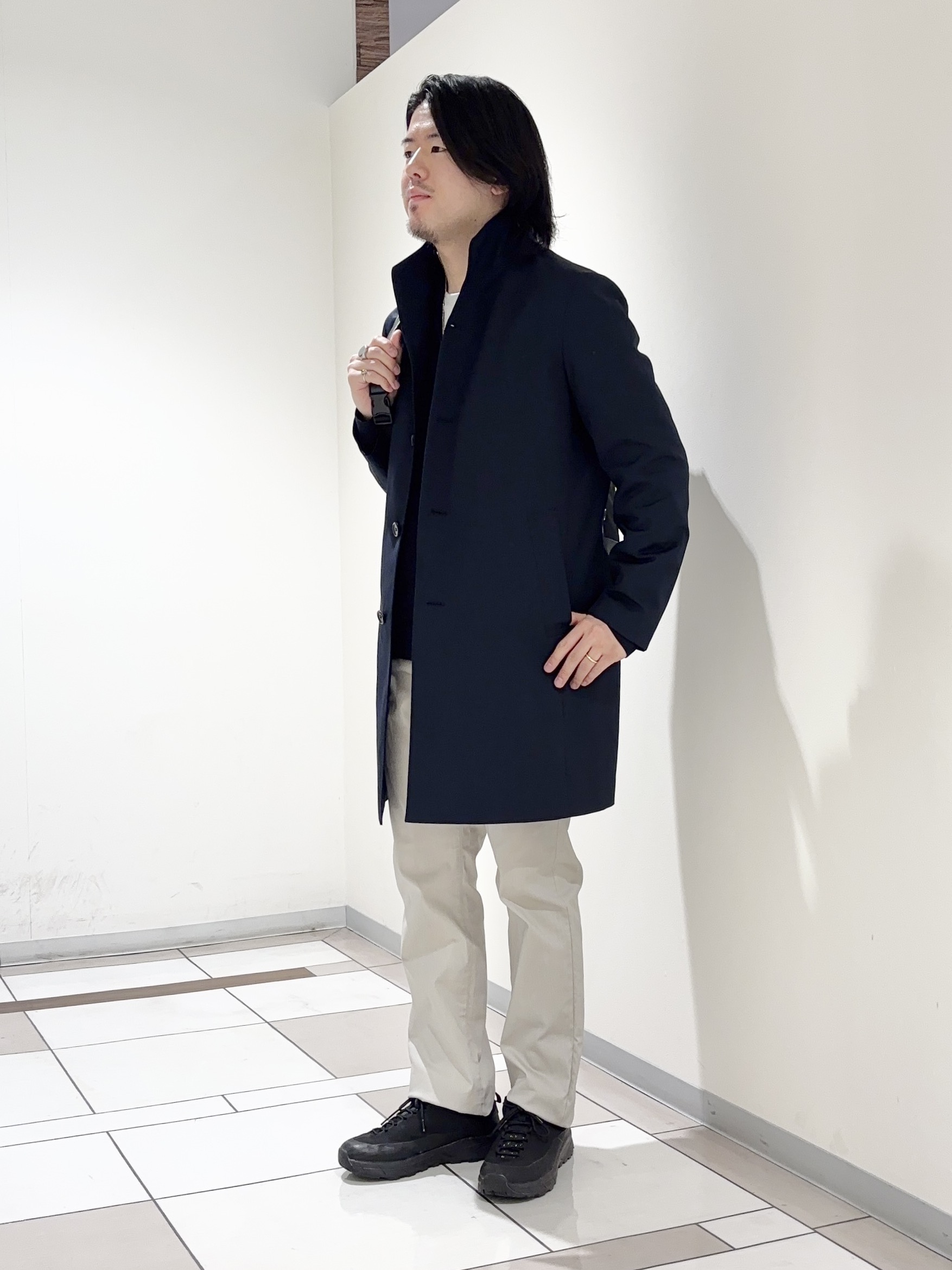 及川さんの「TAKEO KIKUCHI｜撥水ツイル スタンドカラー コート」を使ったコーディネート