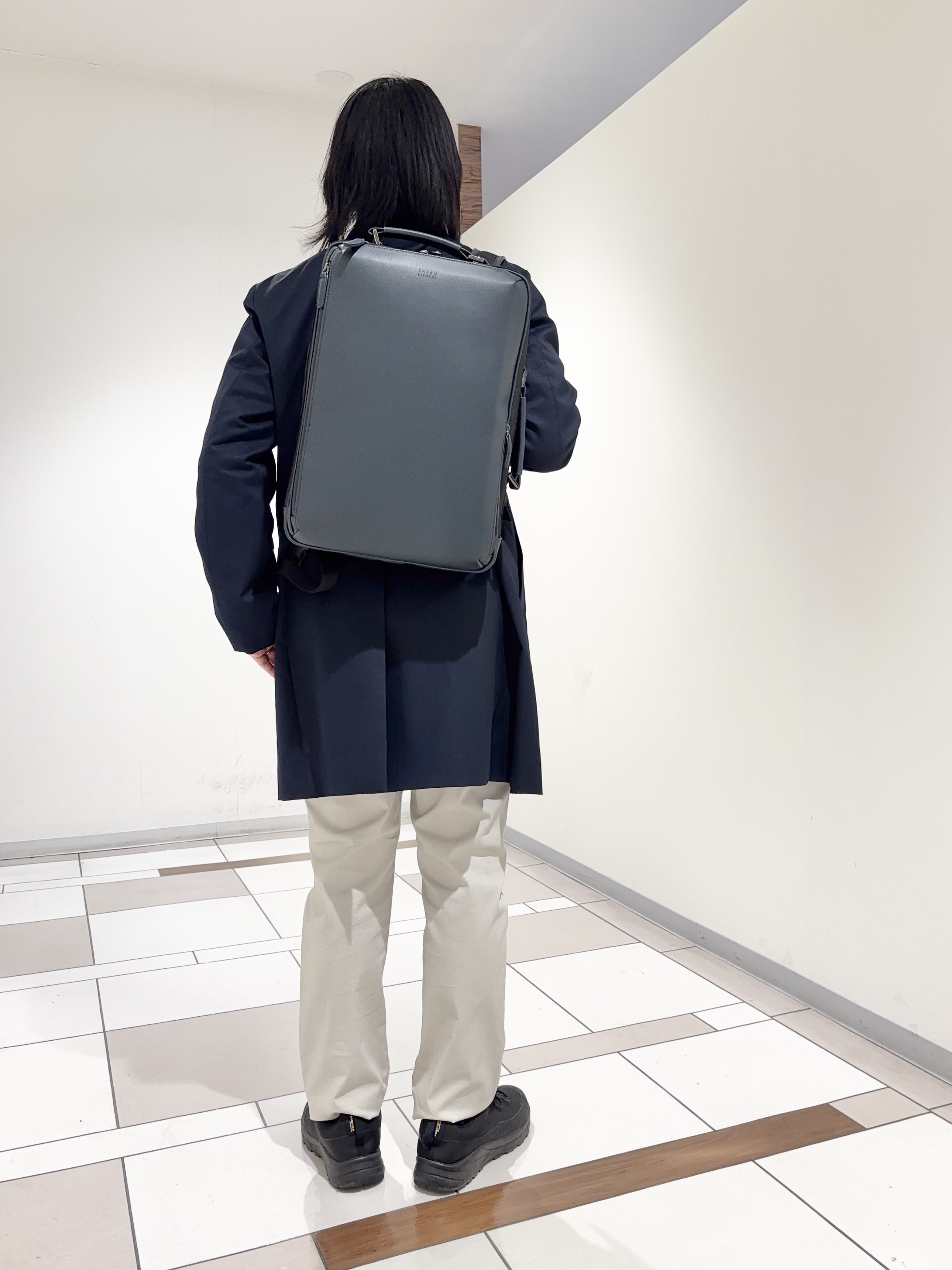 及川さんの「TAKEO KIKUCHI｜撥水ツイル スタンドカラー コート」を使ったコーディネート