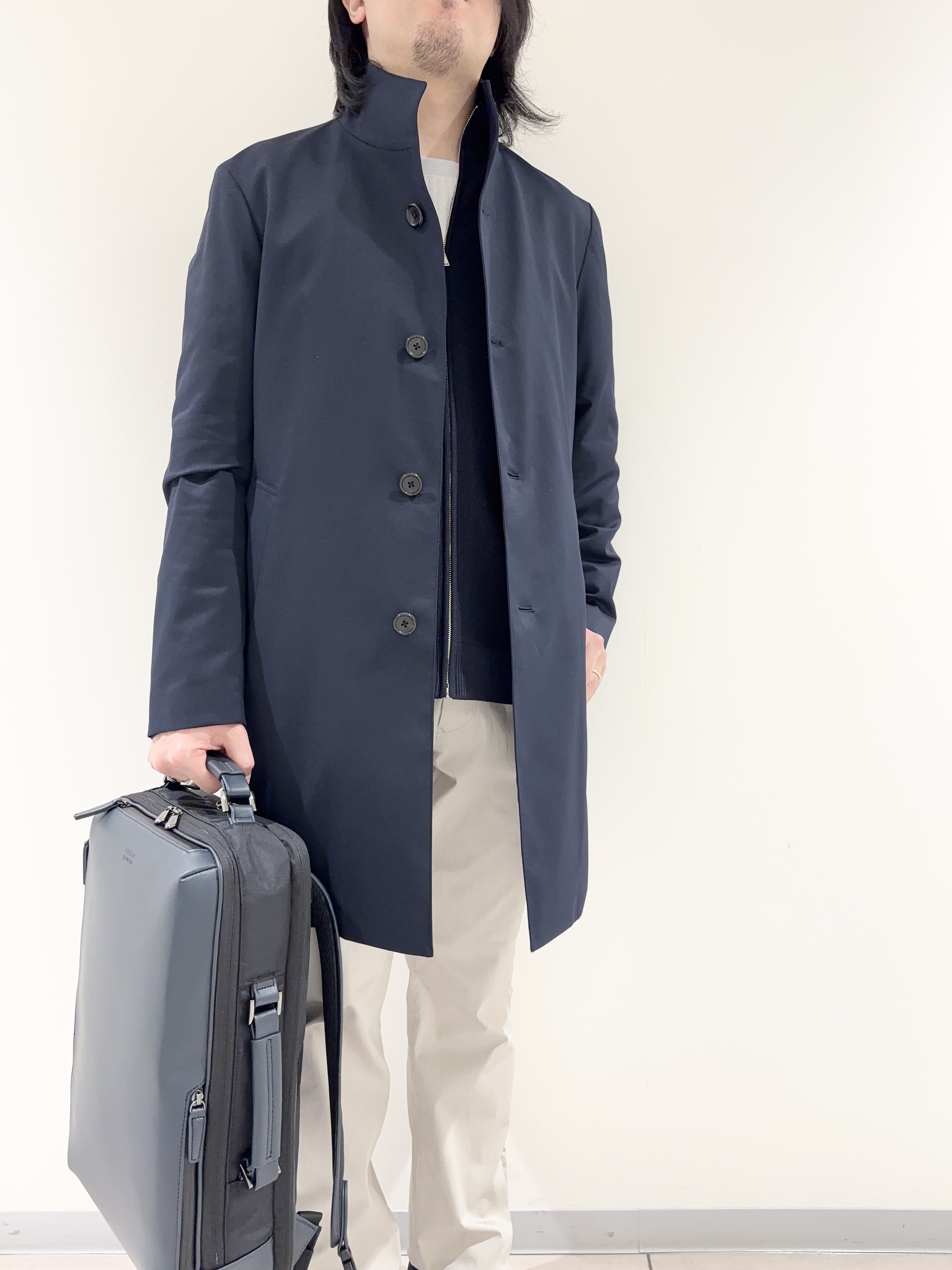 及川さんの「TAKEO KIKUCHI｜撥水ツイル スタンドカラー コート」を使ったコーディネート