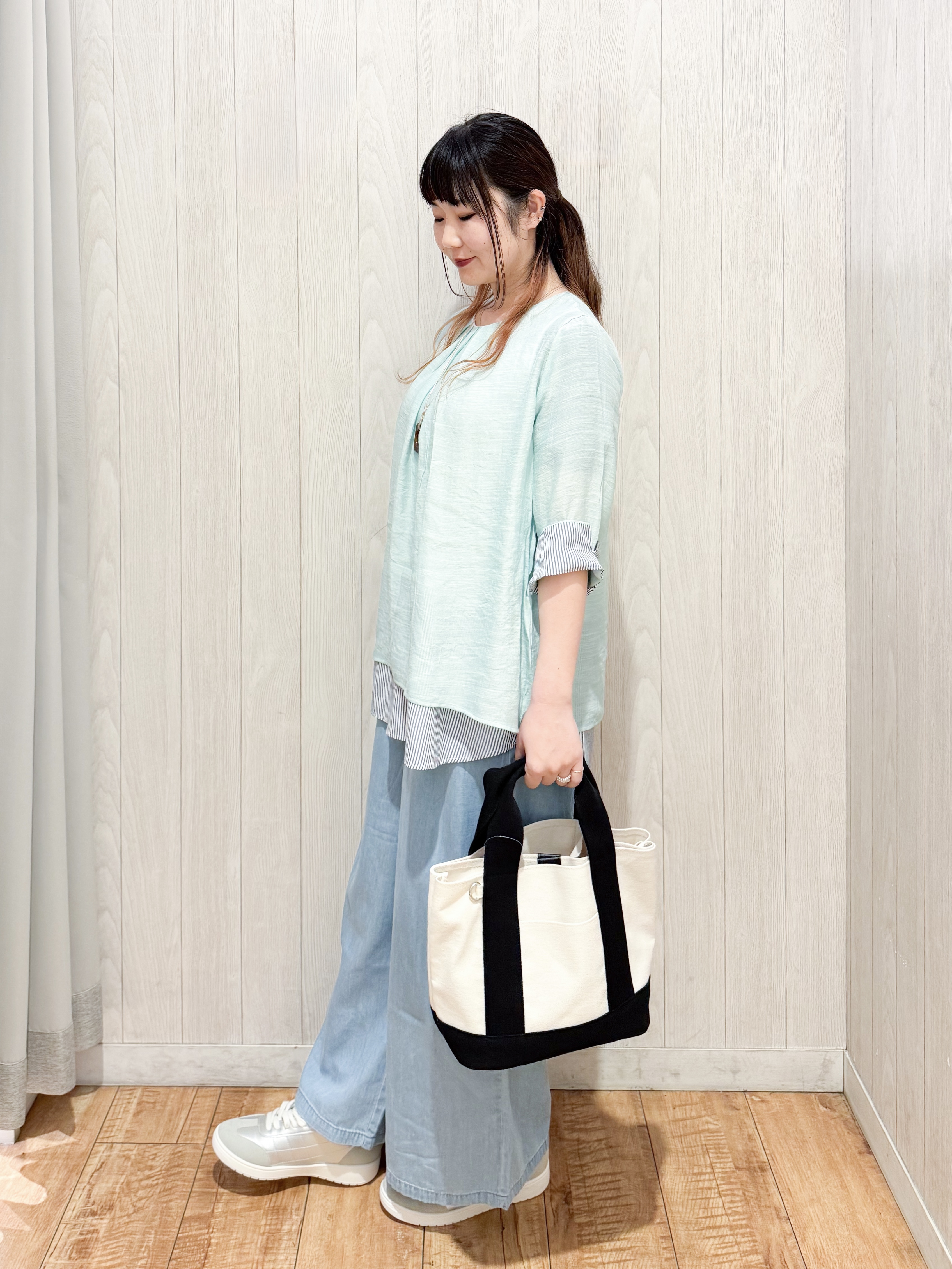 愛さんの「SHOO･LA･RUE｜【洗濯機可/体型カバー】1枚でサマ見え 7分袖スラブレイヤード風トップス」を使ったコーディネート