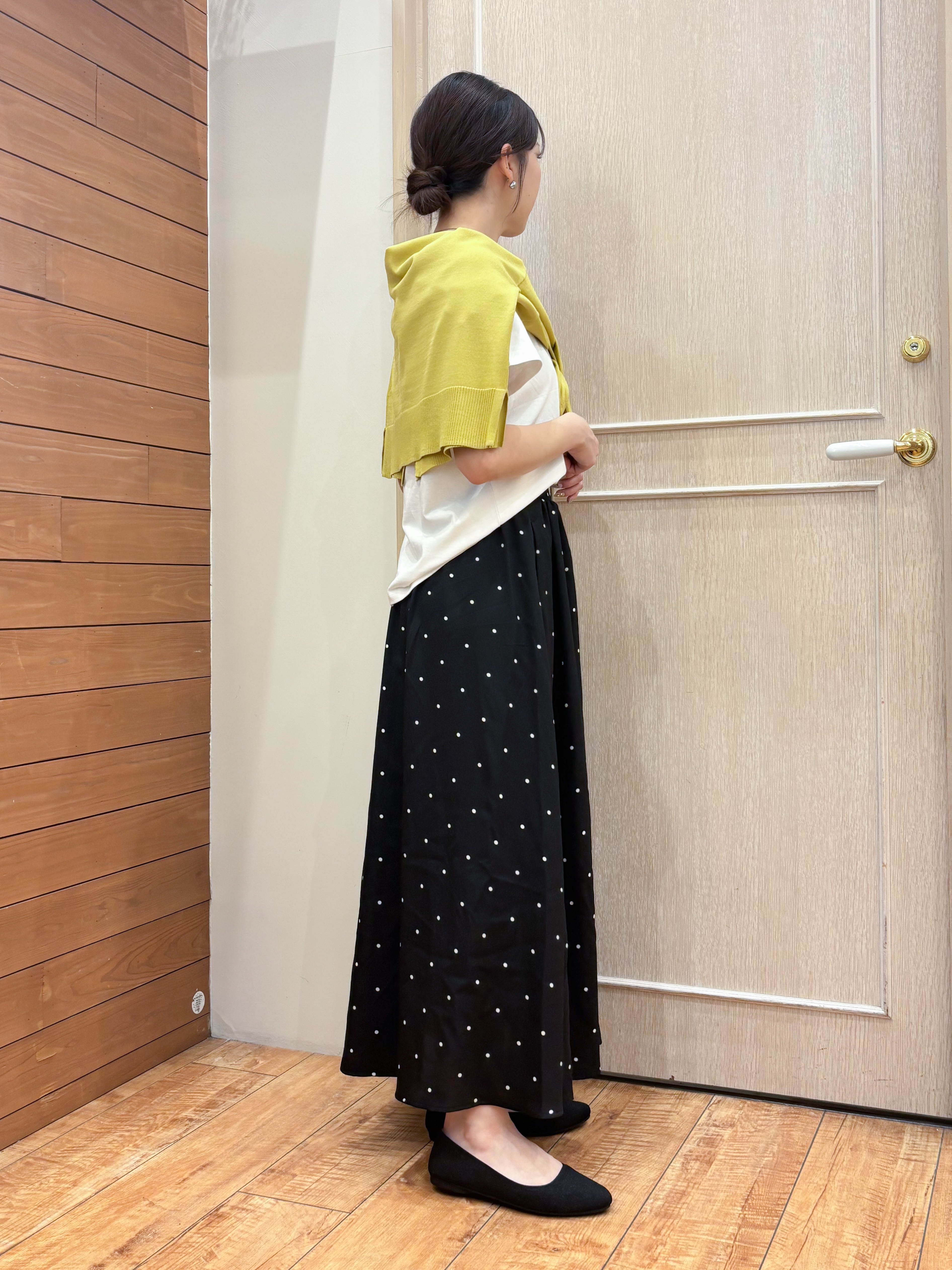 なみさんの「SHOO･LA･RUE｜【洗濯機可/ひんやり/UV】さらっとしたタッチが心地よい ショート丈 Vネックカーディガン」を使ったコーディネート
