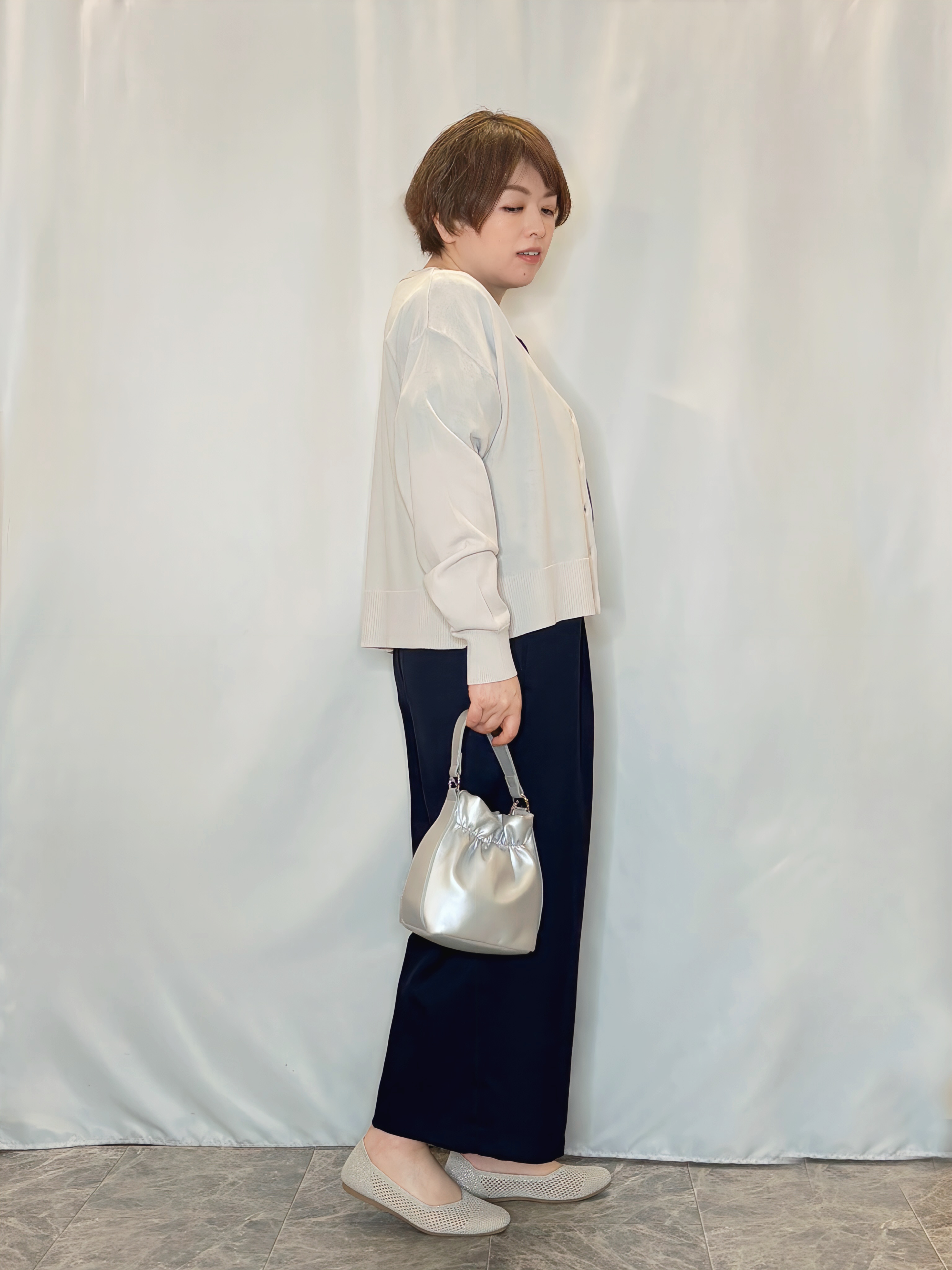 たみさんの「SHOO･LA･RUE｜【洗濯機可/ひんやり/UV】さらっとしたタッチが心地よい ショート丈 Vネックカーディガン」を使ったコーディネート