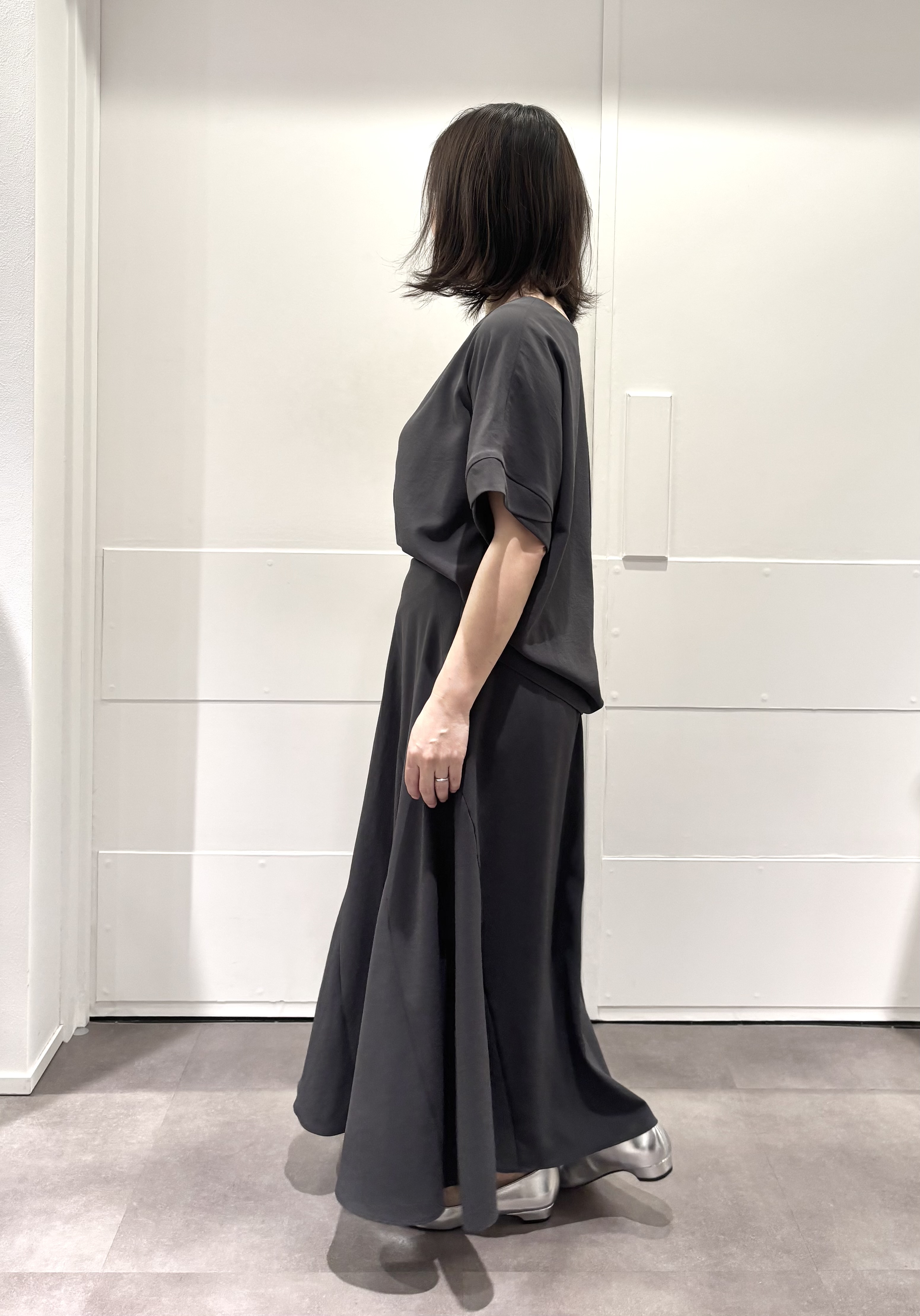 TOKOさんの「UNTITLED｜【前後2WAY/はっ水/セットアップ可】リラクシーフレンチスリーブブラウス」を使ったコーディネート