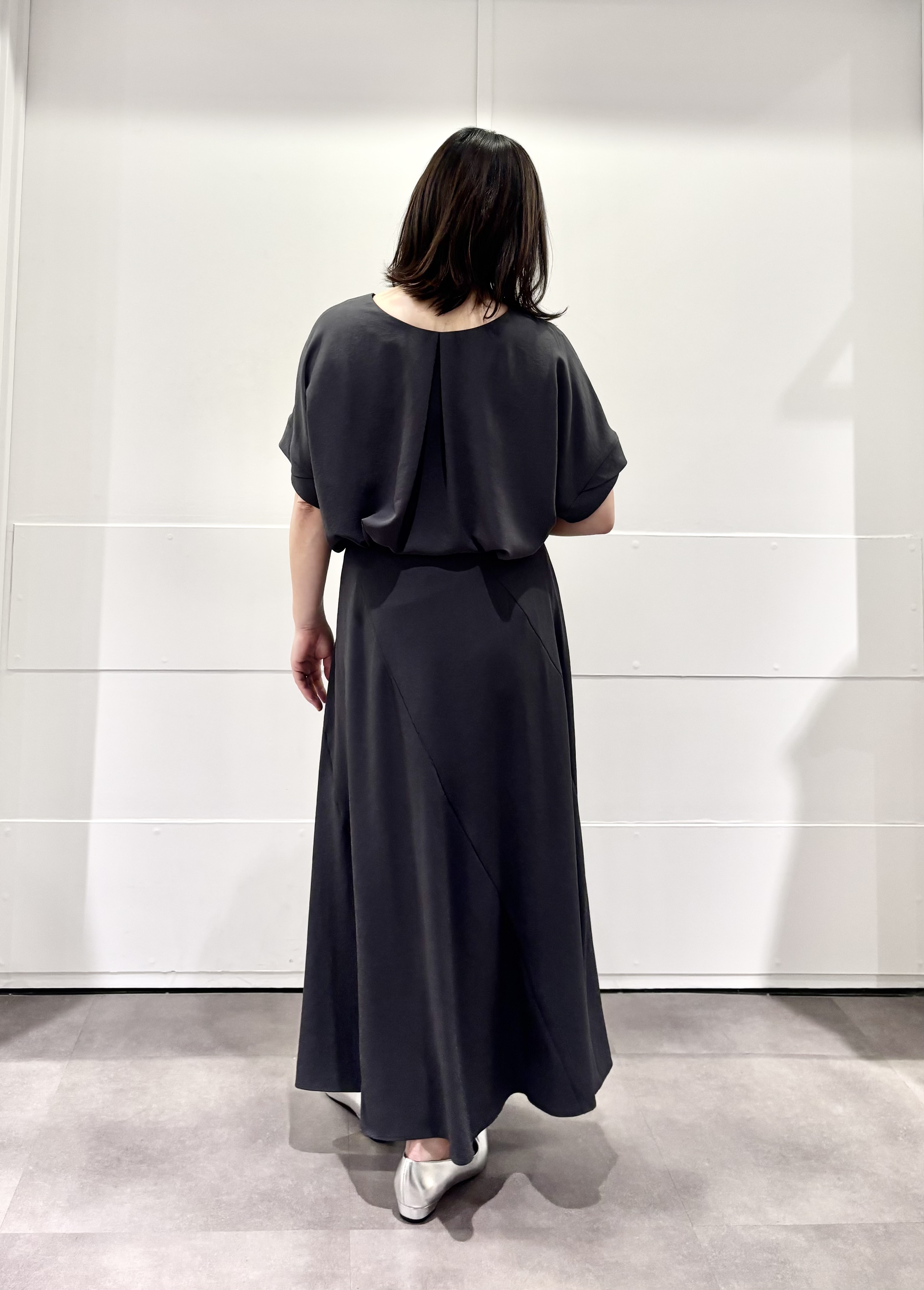TOKOさんの「UNTITLED｜【前後2WAY/はっ水/セットアップ可】リラクシーフレンチスリーブブラウス」を使ったコーディネート