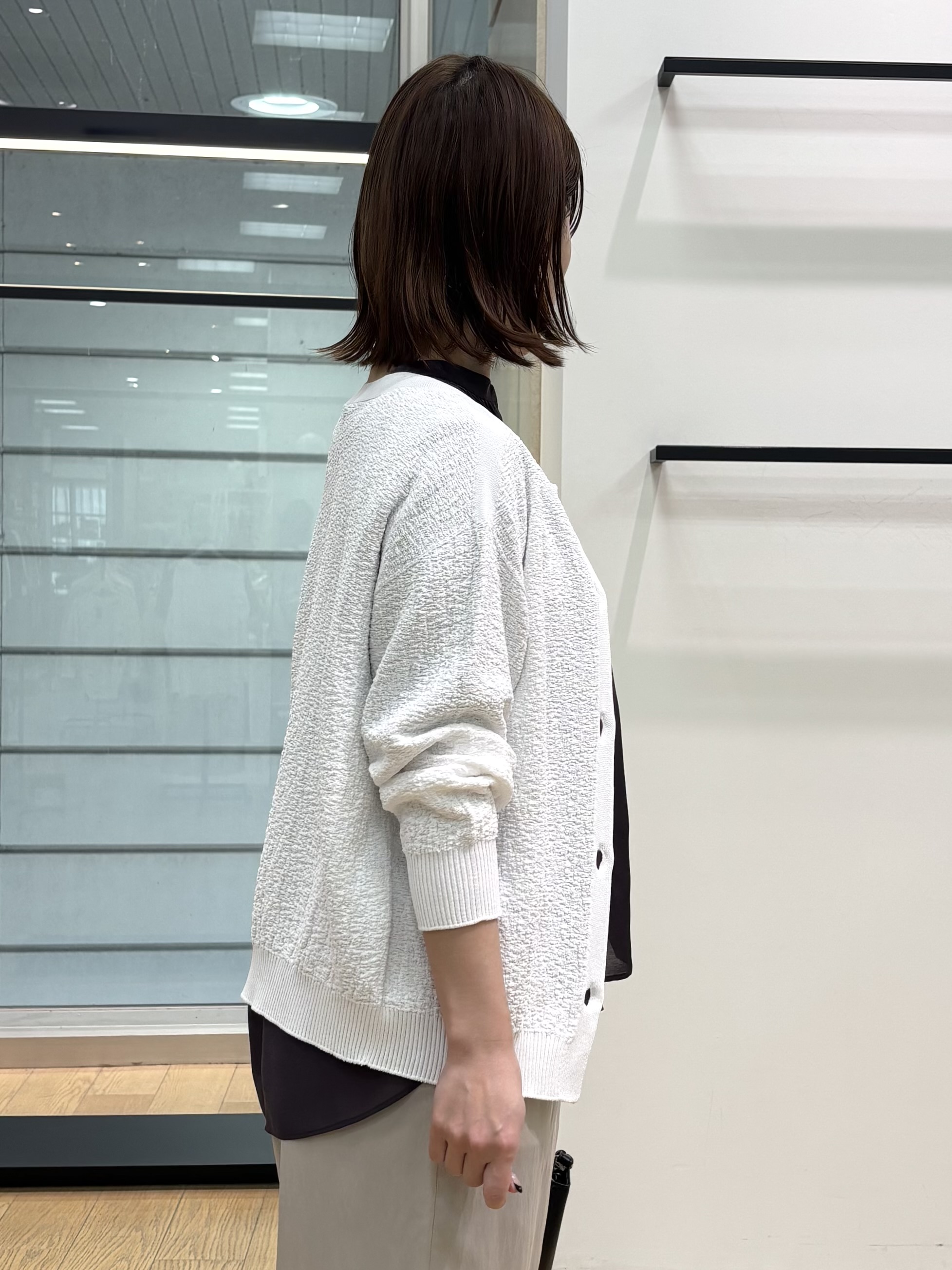 asamiさんの「INDIVI｜【接触冷感/洗える】シアーシャンブレーピンタックブラウス」を使ったコーディネート