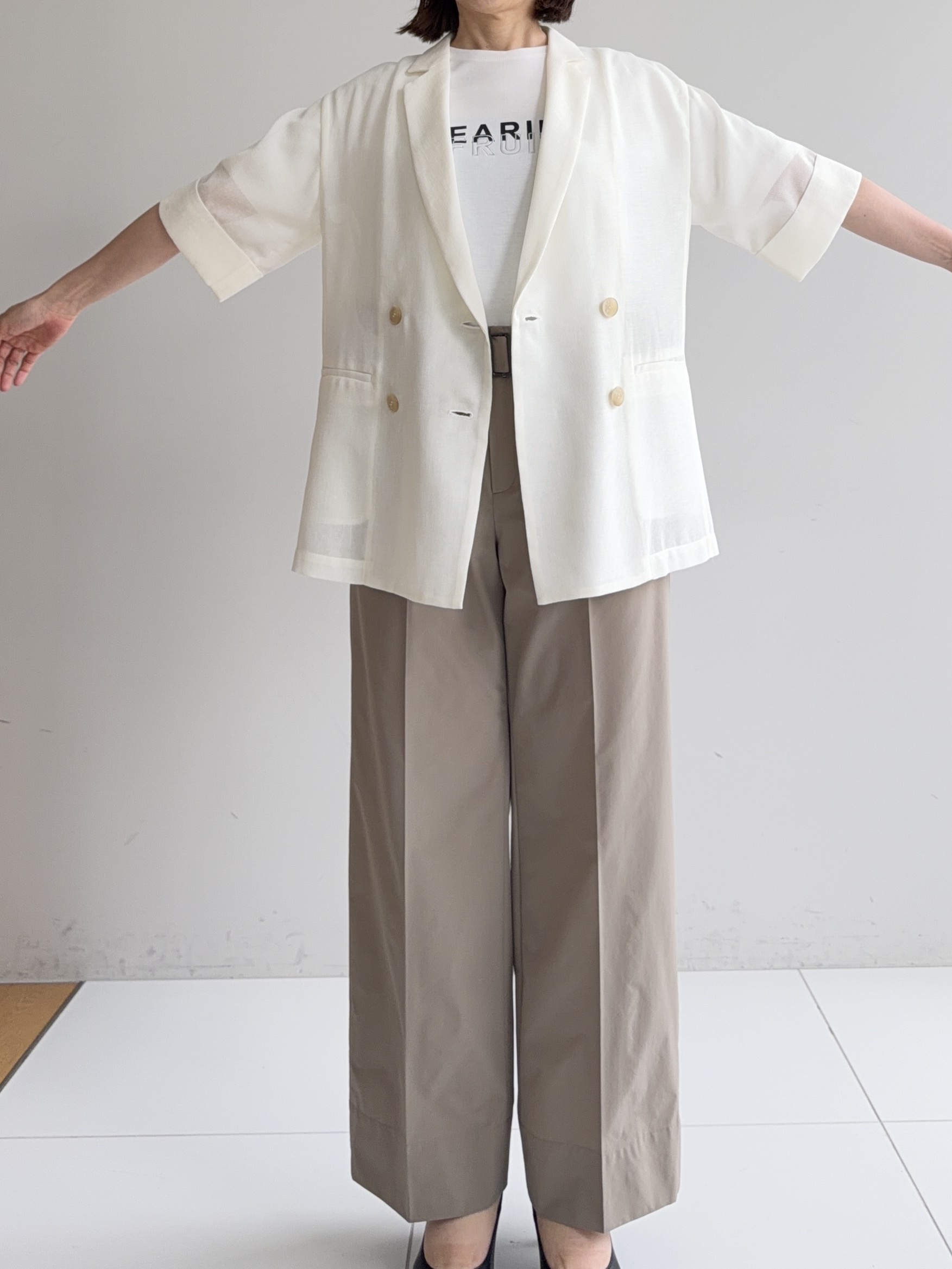 murayamaさんの「INDIVI｜【撥水／UVケア／SETUP可能】軽量ベルト付ワイドストレートパンツ」を使ったコーディネート