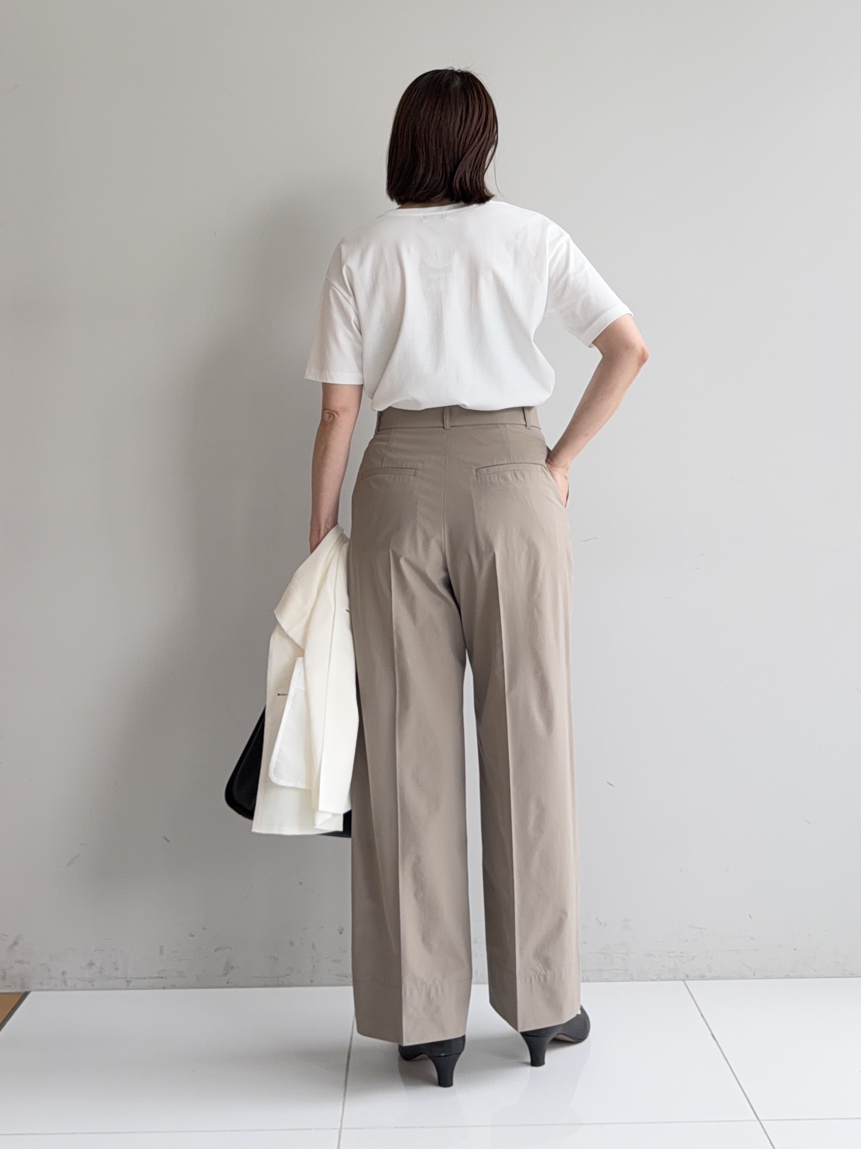 murayamaさんの「INDIVI｜【撥水／UVケア／SETUP可能】軽量ベルト付ワイドストレートパンツ」を使ったコーディネート