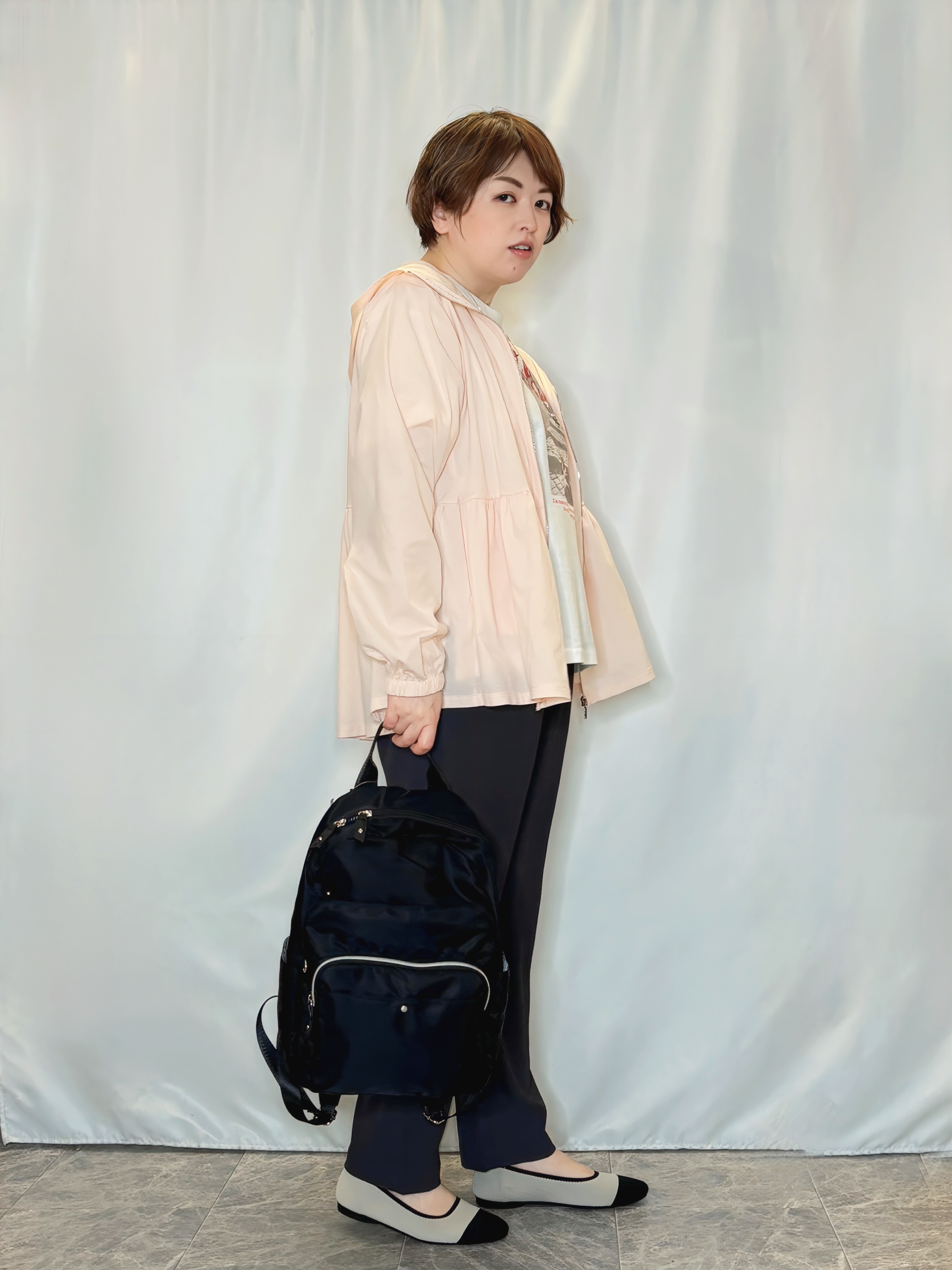 たみさんの「SHOO･LA･RUE｜【ひんやり/S-LL/体型カバー】ペプラムフリルとゴールドパーツが女性らしい UVパーカ」を使ったコーディネート