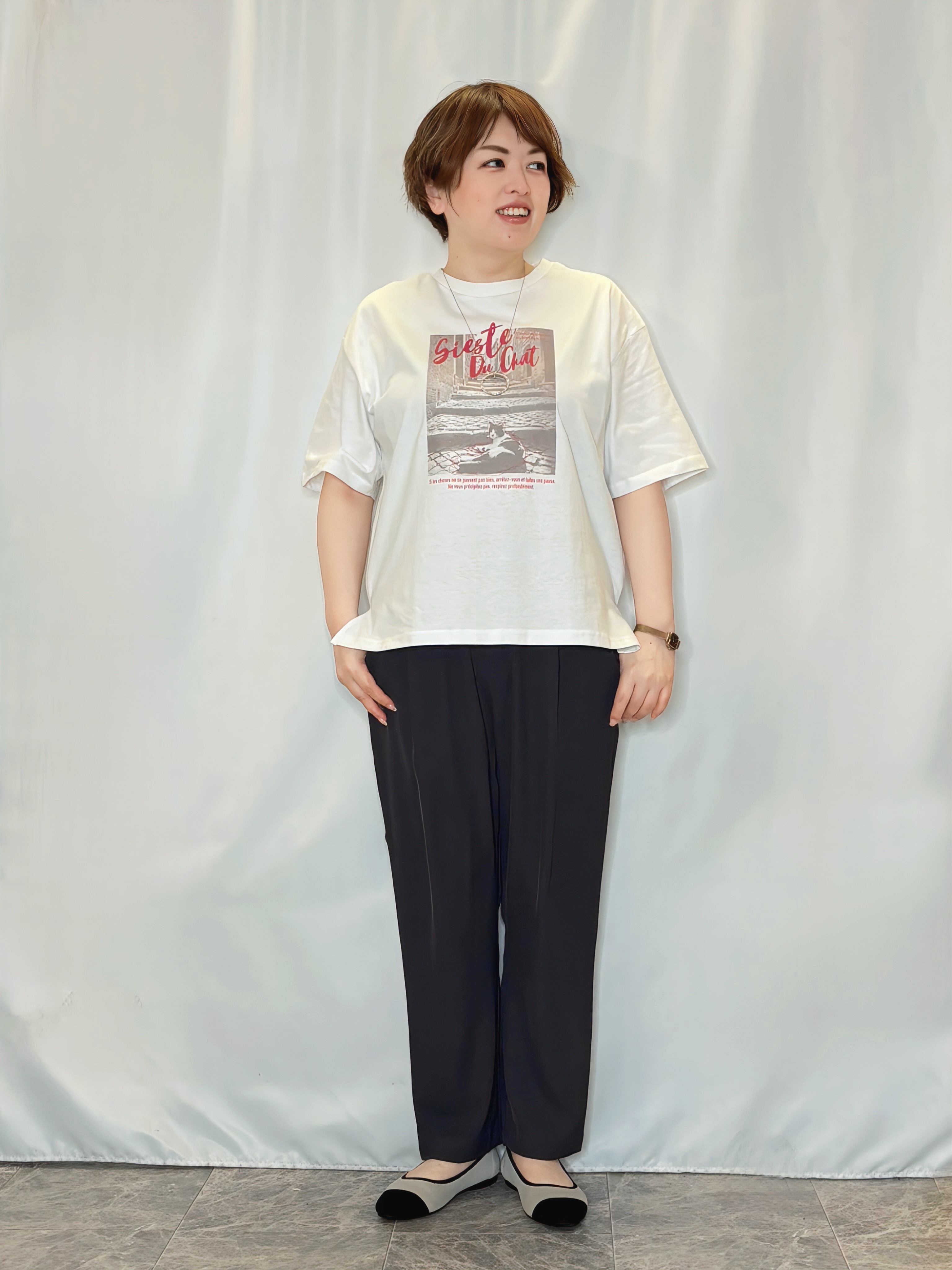 たみさんの「SHOO･LA･RUE｜【ひんやり/S-LL/体型カバー】ペプラムフリルとゴールドパーツが女性らしい UVパーカ」を使ったコーディネート