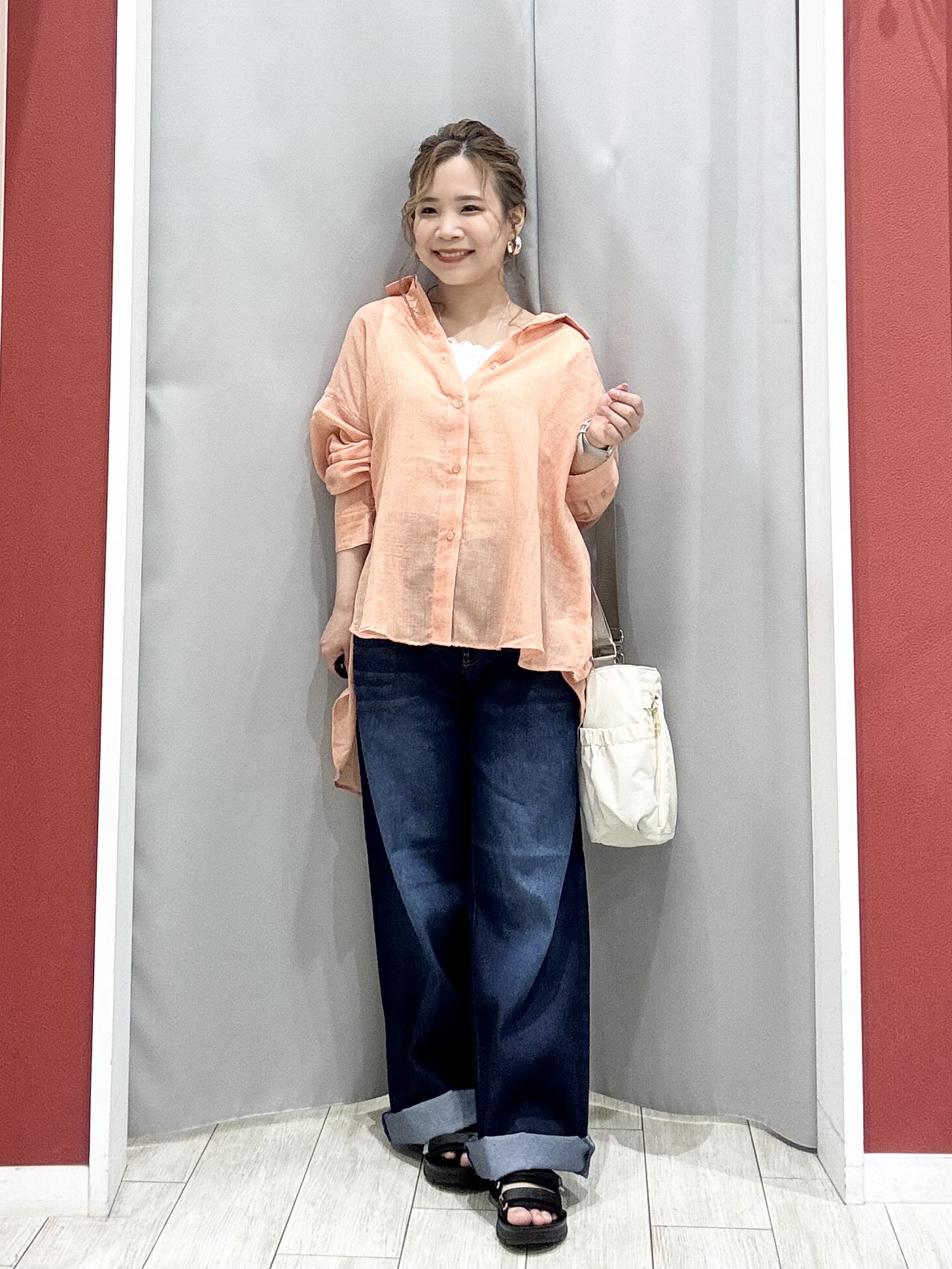 shioさんの「SHOO･LA･RUE｜【体型カバー】ふんわり質感 やわらかこなれシアーシャツ」を使ったコーディネート