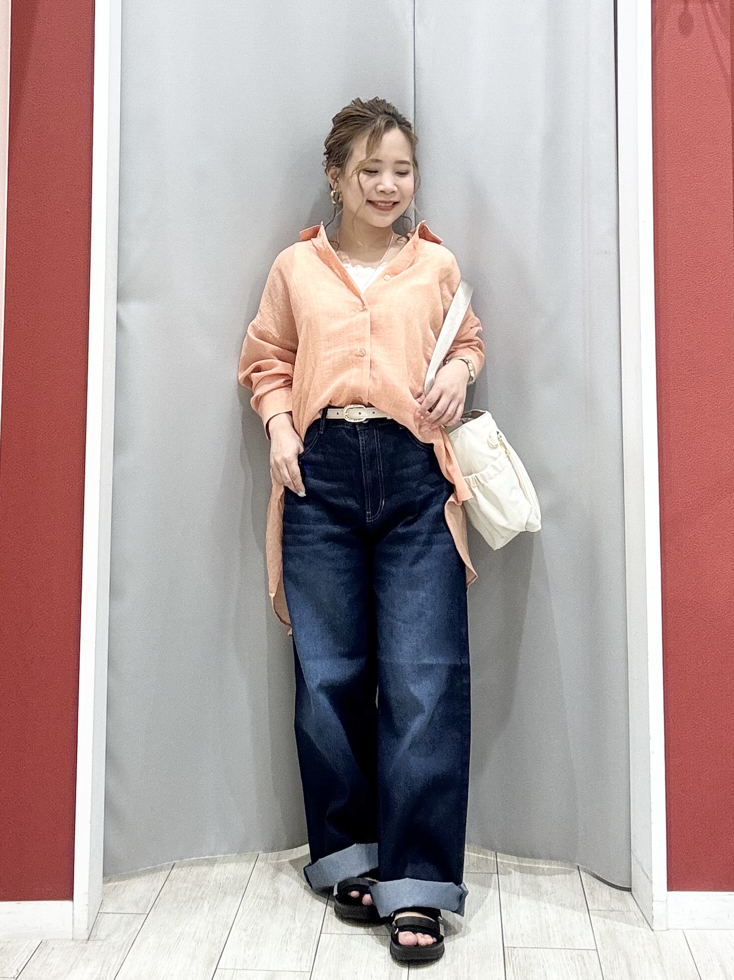 shioさんの「SHOO･LA･RUE｜【体型カバー】ふんわり質感 やわらかこなれシアーシャツ」を使ったコーディネート