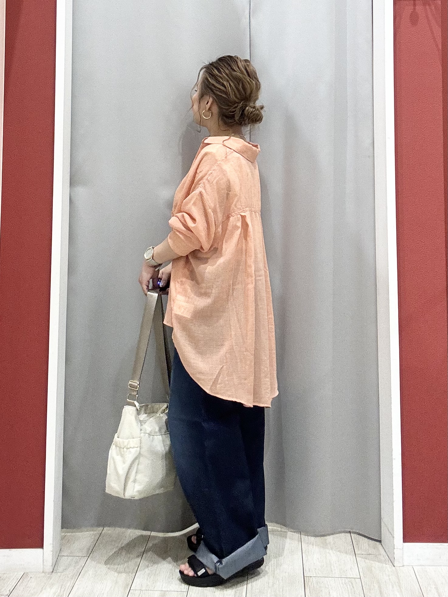 shioさんの「SHOO･LA･RUE｜【体型カバー】ふんわり質感 やわらかこなれシアーシャツ」を使ったコーディネート