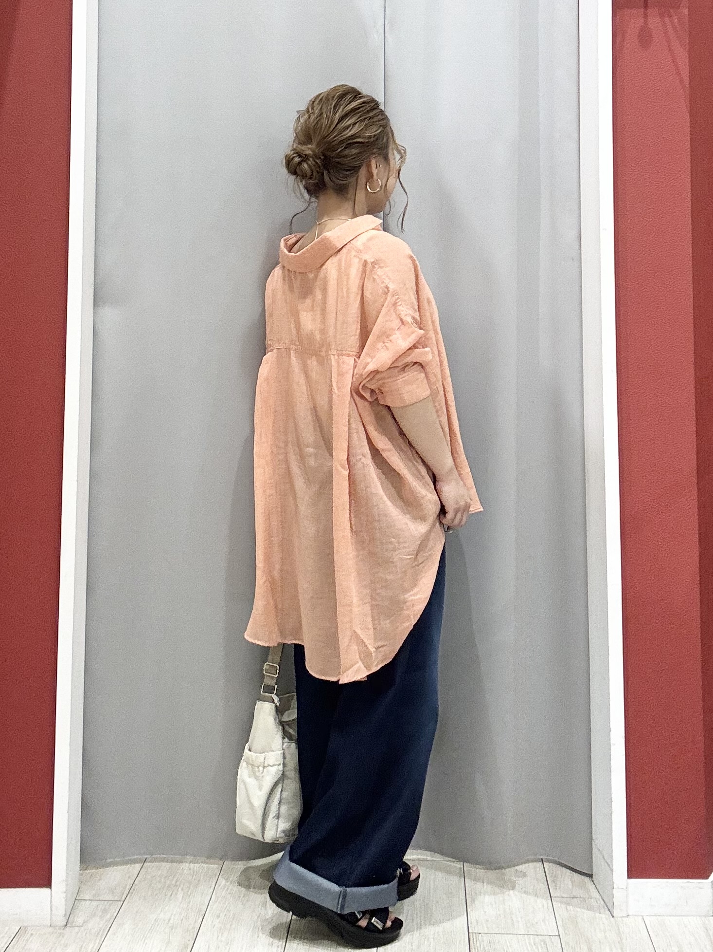 shioさんの「SHOO･LA･RUE｜【体型カバー】ふんわり質感 やわらかこなれシアーシャツ」を使ったコーディネート