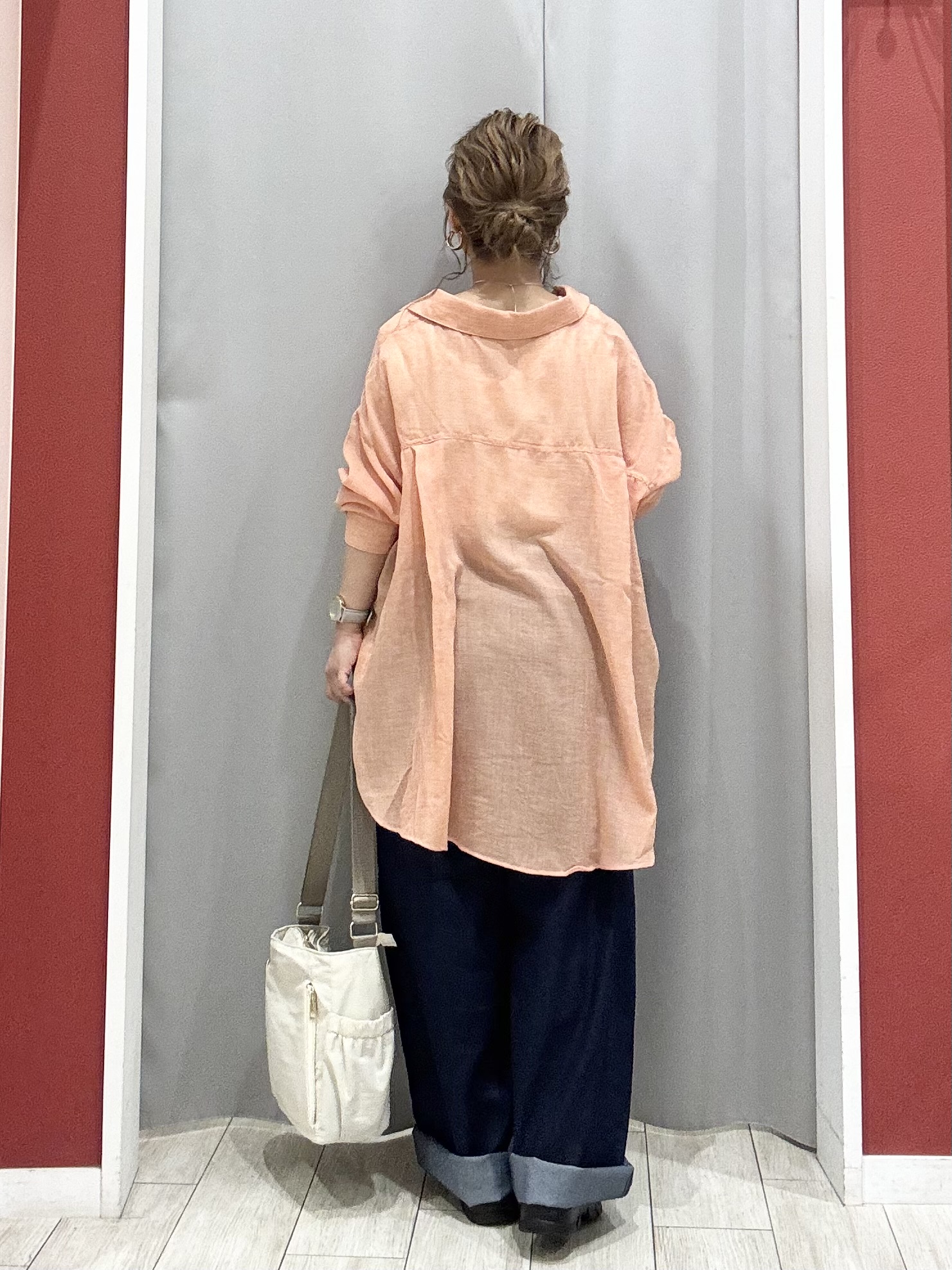 shioさんの「SHOO･LA･RUE｜【体型カバー】ふんわり質感 やわらかこなれシアーシャツ」を使ったコーディネート