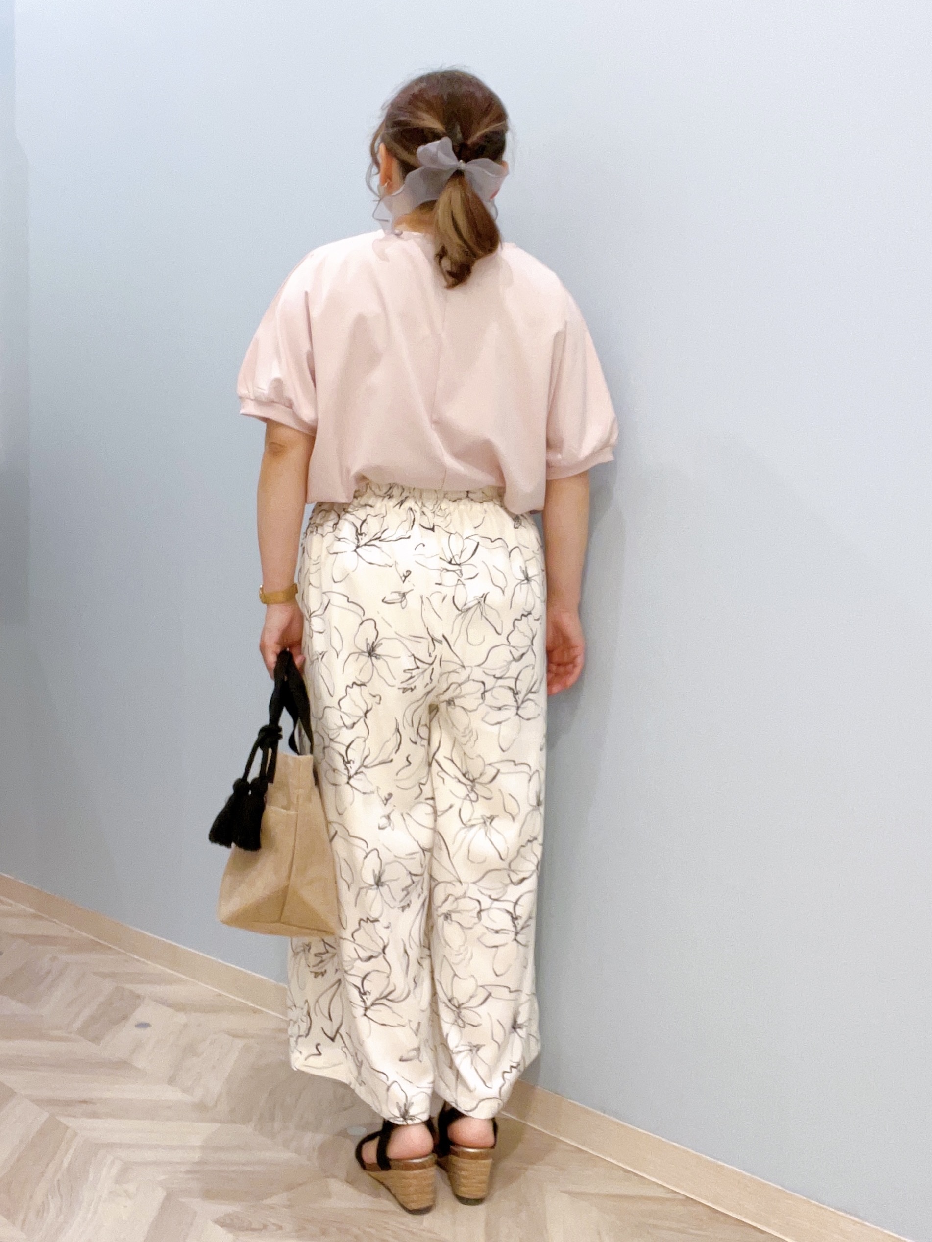 kitaさんの「SHOO･LA･RUE｜【ひんやり/洗濯後しわになりにくい】インせず着られる さらっとタッチのドルマンブラウス」を使ったコーディネート