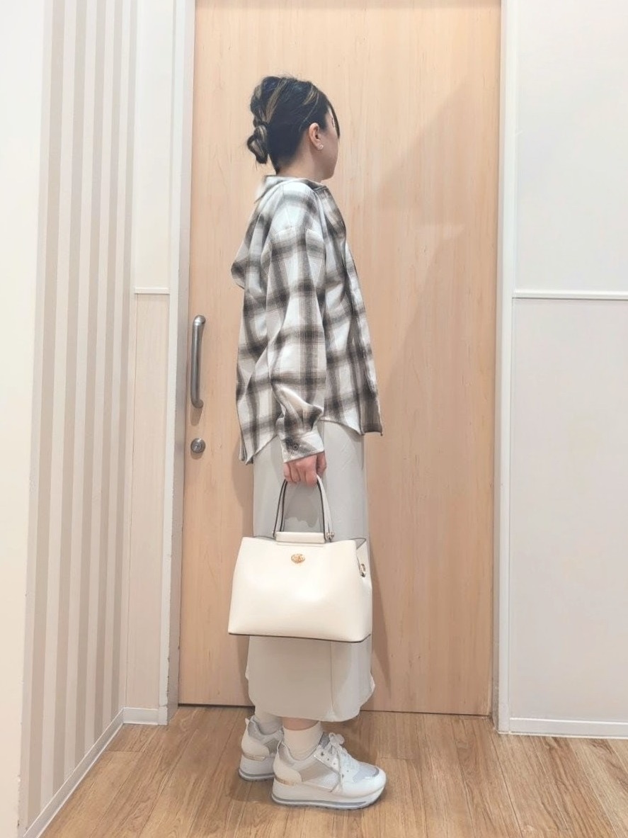 あさんの「SHOO･LA･RUE｜【洗濯機可】涼しげで軽やかな チェックシャツパーカ」を使ったコーディネート