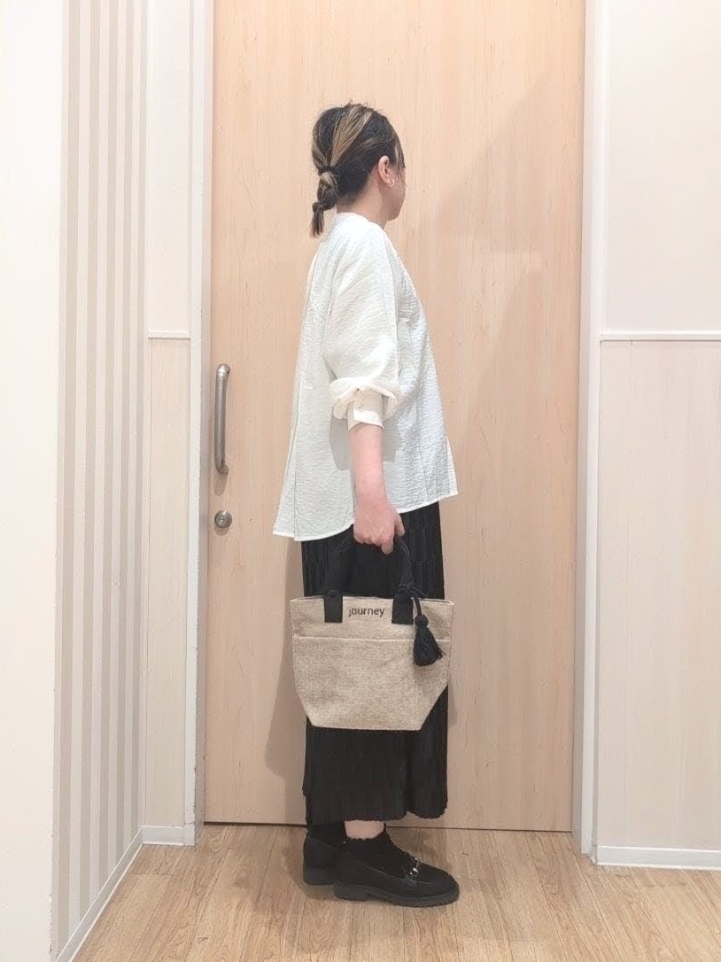 あさんの「SHOO･LA･RUE｜【S-LL/体型カバー/Aライン】身体のラインを拾いにくい シアーシャツカーディガン」を使ったコーディネート