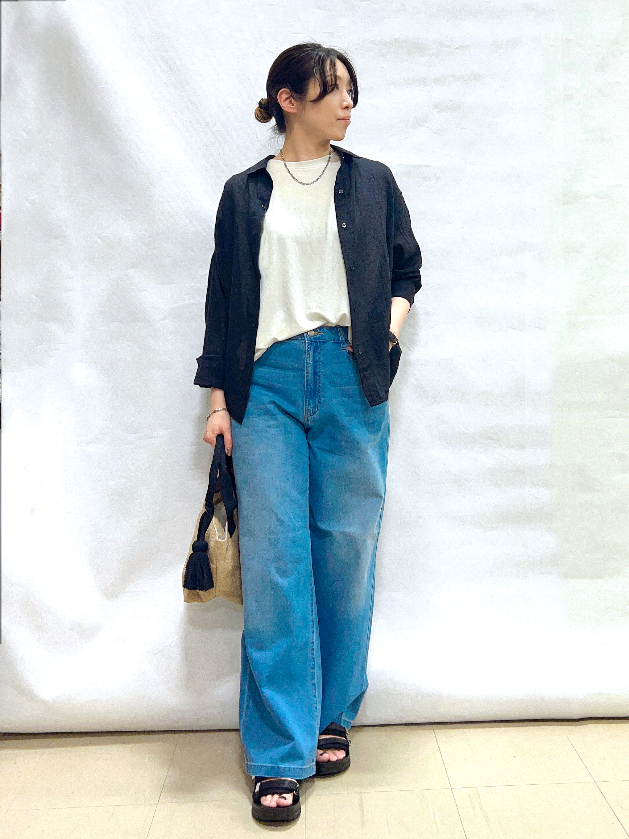 まっつんさんの「SHOO･LA･RUE｜【体型カバー】ふんわり質感 やわらかこなれシアーシャツ」を使ったコーディネート