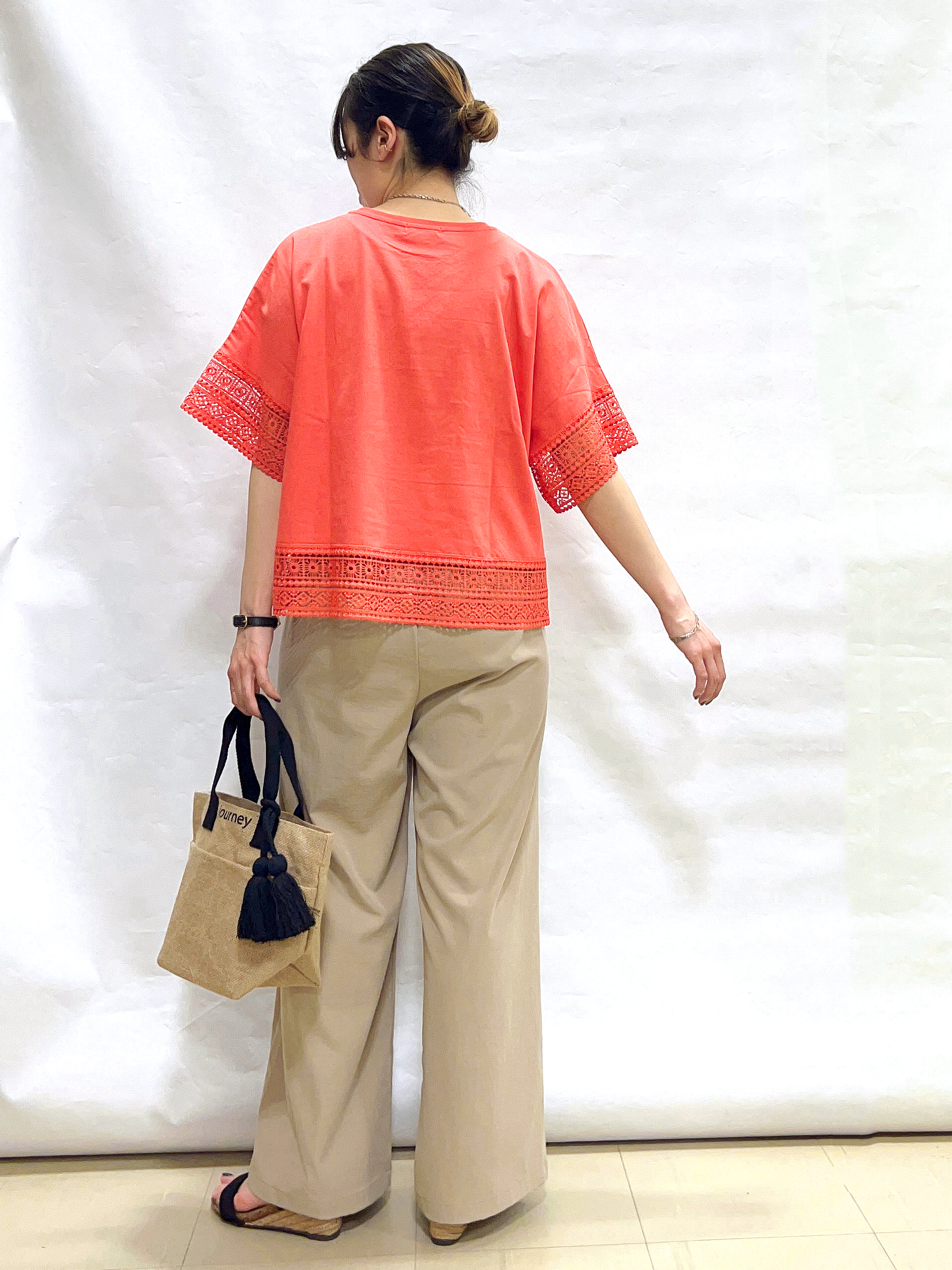 まっつんさんの「SHOO･LA･RUE｜【洗濯機可/ひんやり/体型カバー/S-LL】レース使いがポイント デザインTシャツ」を使ったコーディネート