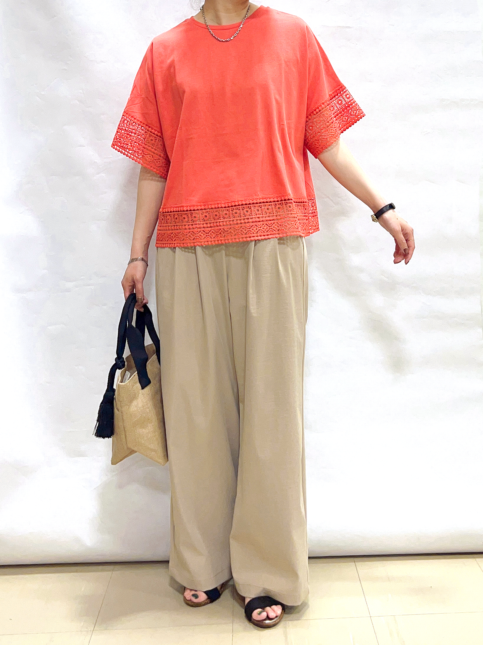 まっつんさんの「SHOO･LA･RUE｜【洗濯機可/ひんやり/体型カバー/S-LL】レース使いがポイント デザインTシャツ」を使ったコーディネート