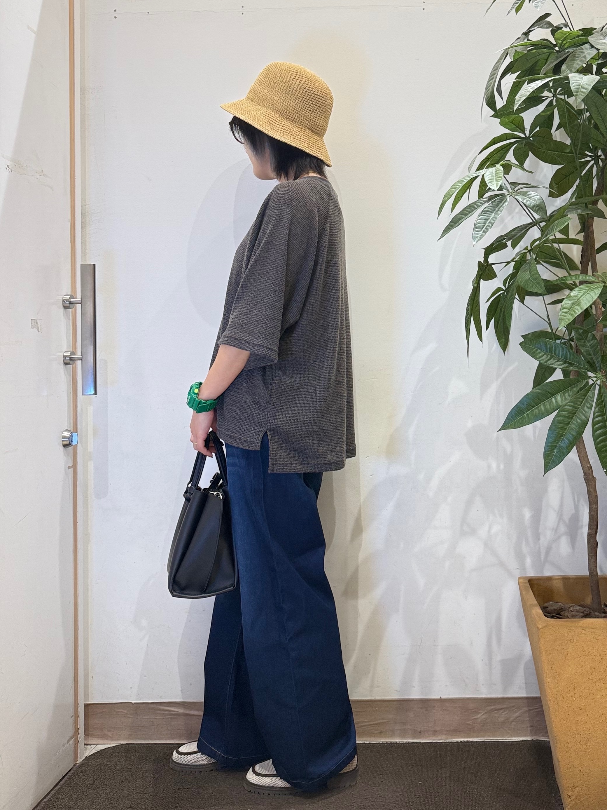 misakiさんの「SHOO･LA･RUE｜【S-LL】シアーワッフル ラグラン5分袖ゆるTシャツ」を使ったコーディネート