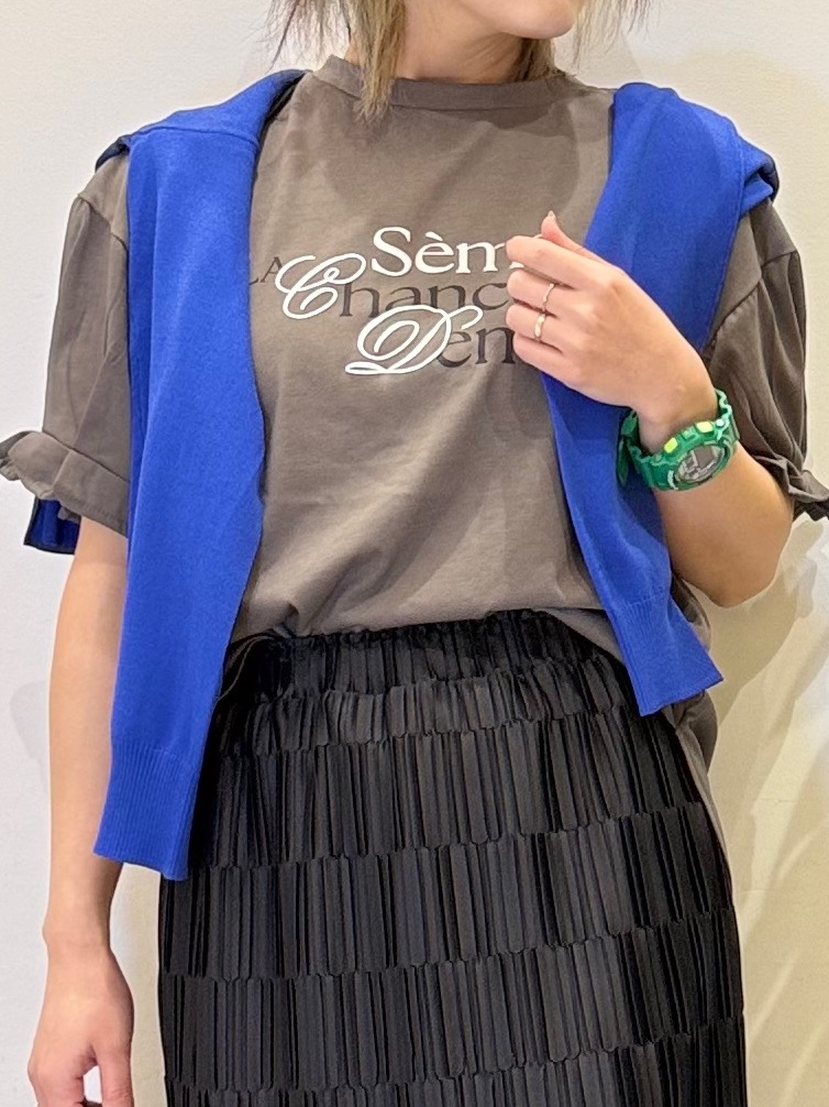 misakiさんの「SHOO･LA･RUE｜【洗濯機可/ひんやり/UV】さらっとしたタッチが心地よい ショート丈 Vネックカーディガン」を使ったコーディネート