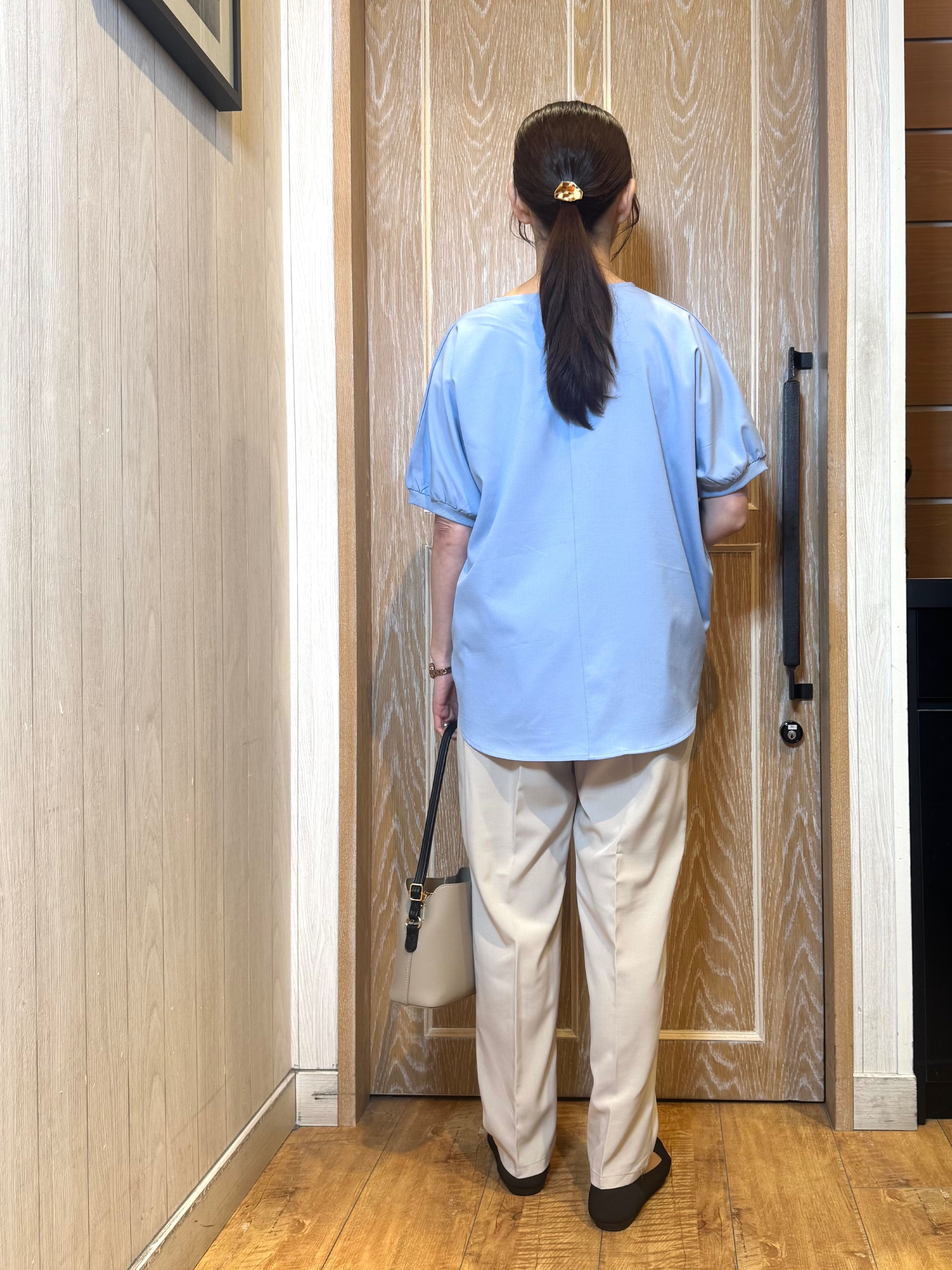 KAORIさんの「SHOO･LA･RUE｜【ひんやり/洗濯後しわになりにくい】インせず着られる さらっとタッチのドルマンブラウス」を使ったコーディネート