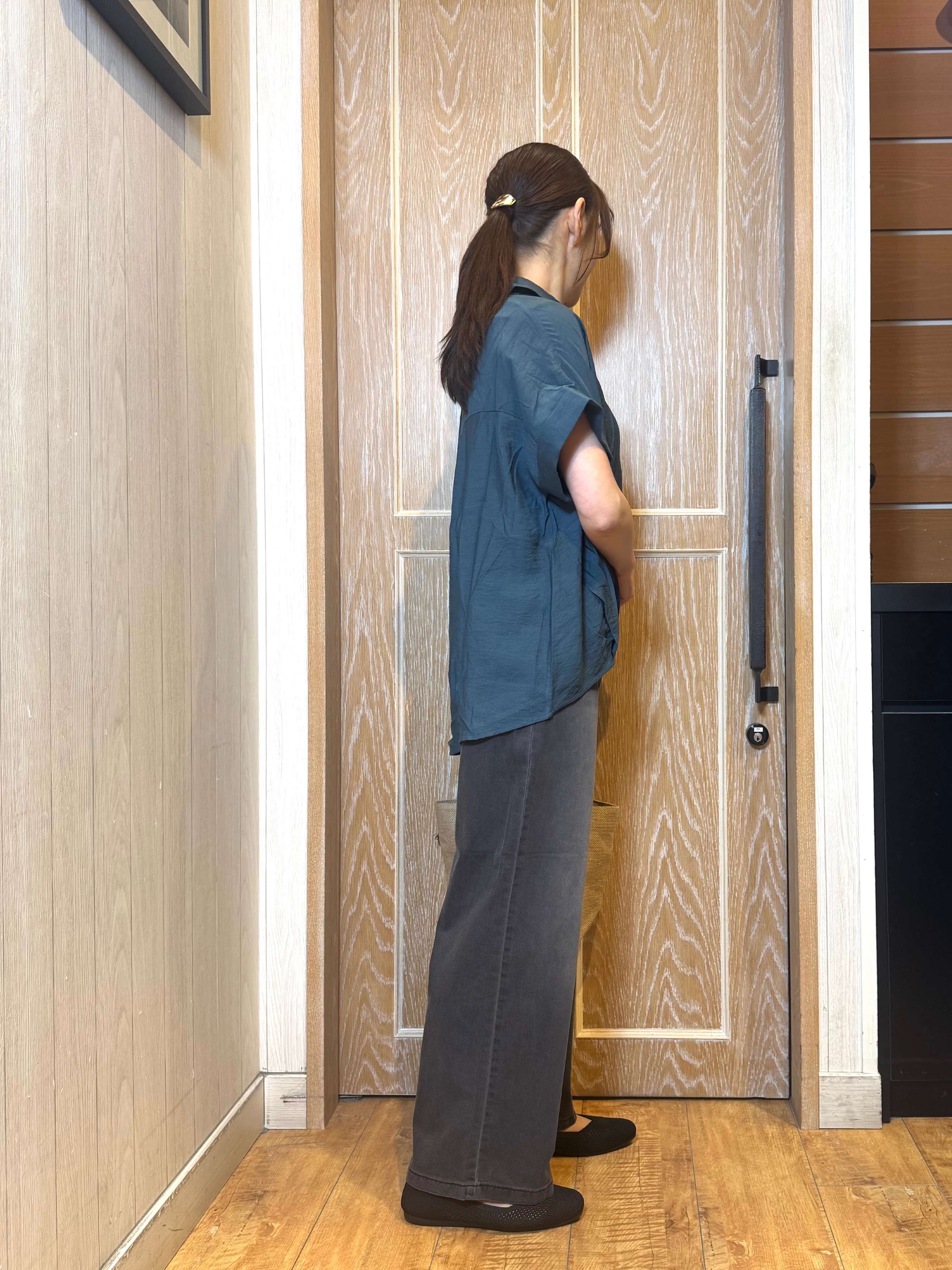 KAORIさんの「SHOO･LA･RUE｜【ひんやり/S-LL/洗濯機可】インせず着られる 裾タック スキッパーシャツ」を使ったコーディネート