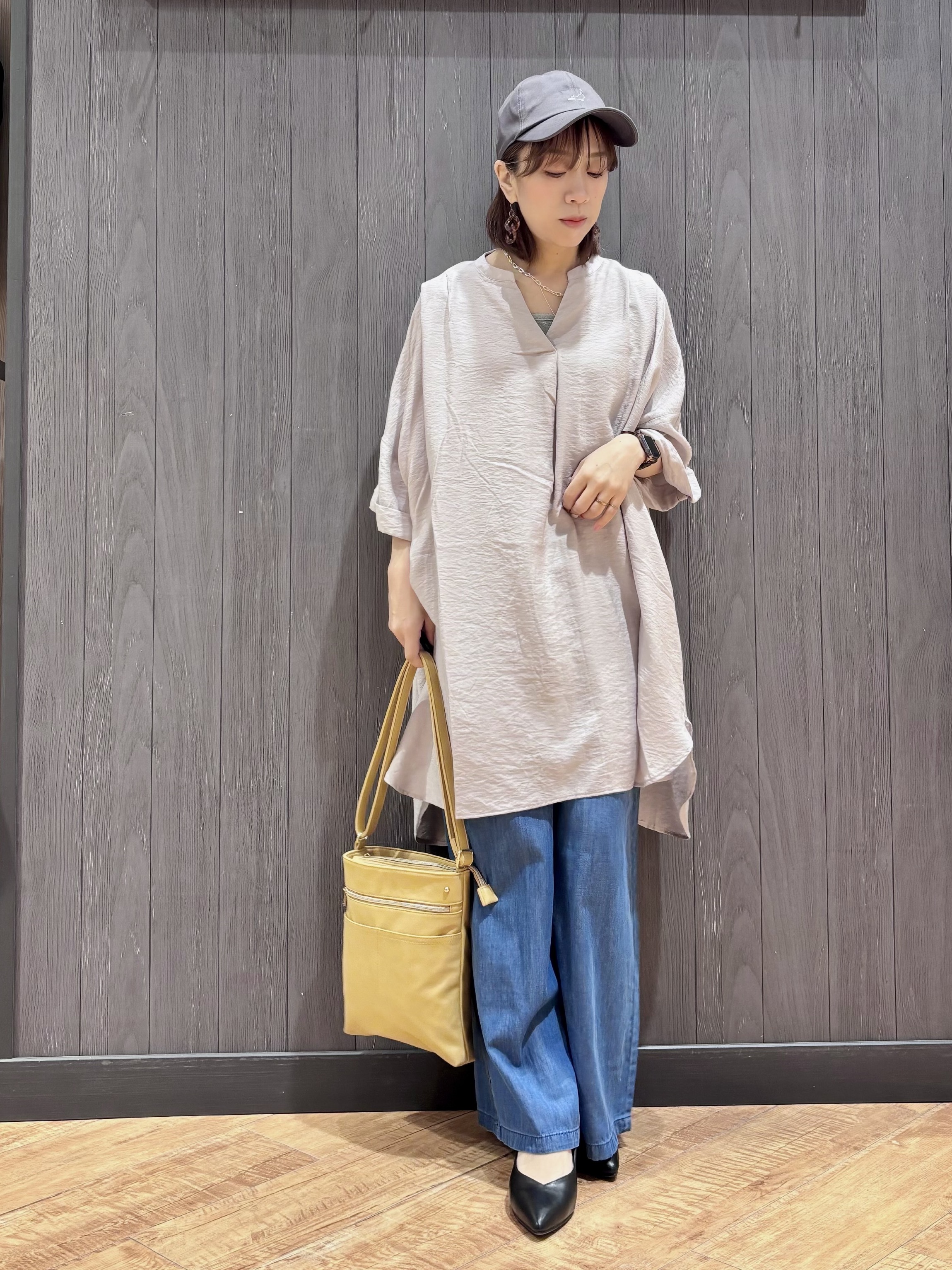 meiさんの「SHOO･LA･RUE｜【ひんやり/S-LL/洗濯機可】体型カバー叶える 大人のゆるドルマンチュニック」を使ったコーディネート