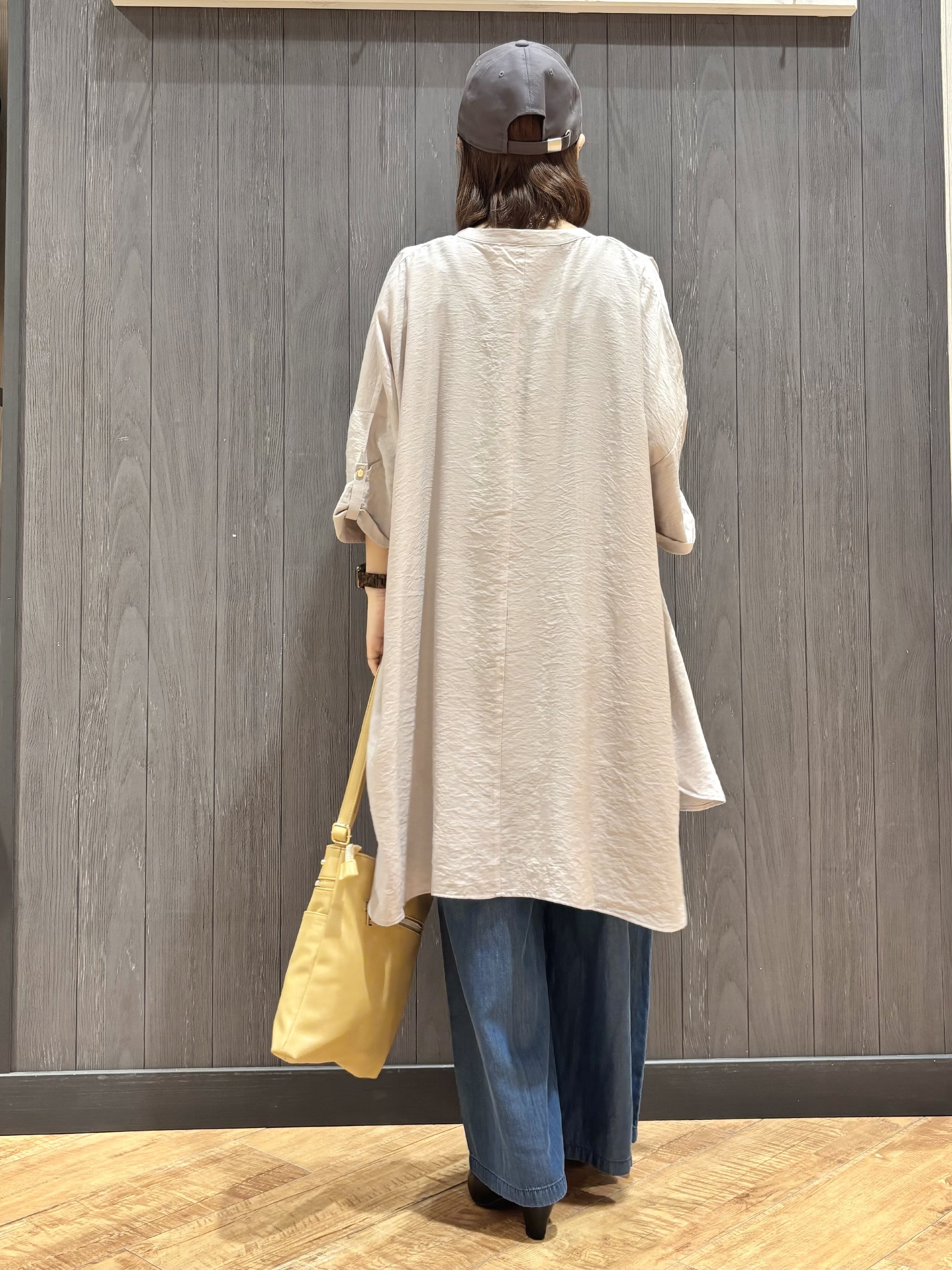 meiさんの「SHOO･LA･RUE｜【ひんやり/S-LL/洗濯機可】体型カバー叶える 大人のゆるドルマンチュニック」を使ったコーディネート