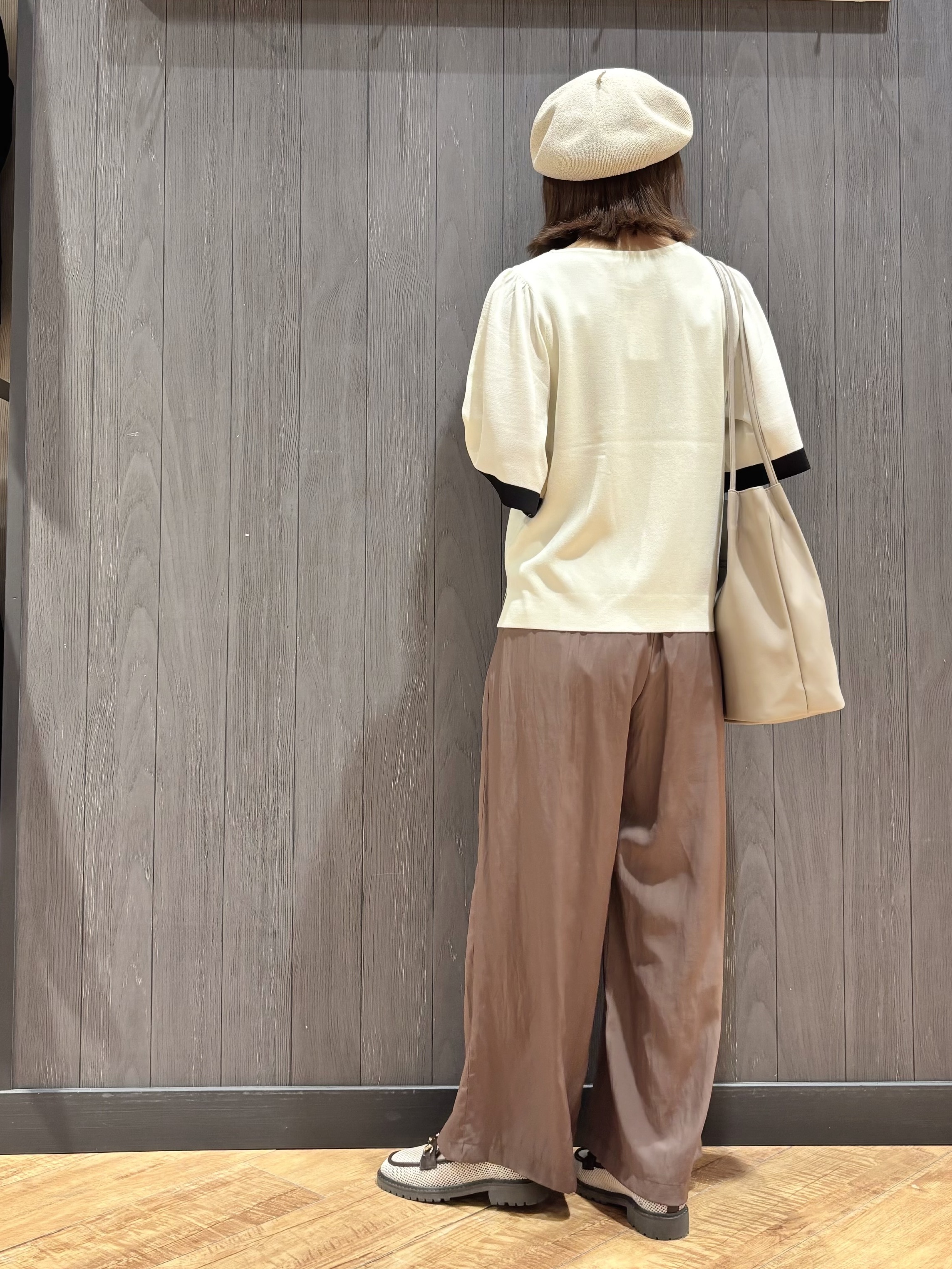 meiさんの「SHOO･LA･RUE｜【毎日洗える/ひんやり/UV/S-LL】二の腕かくせる フレアスリーブひらり5分袖ニット」を使ったコーディネート