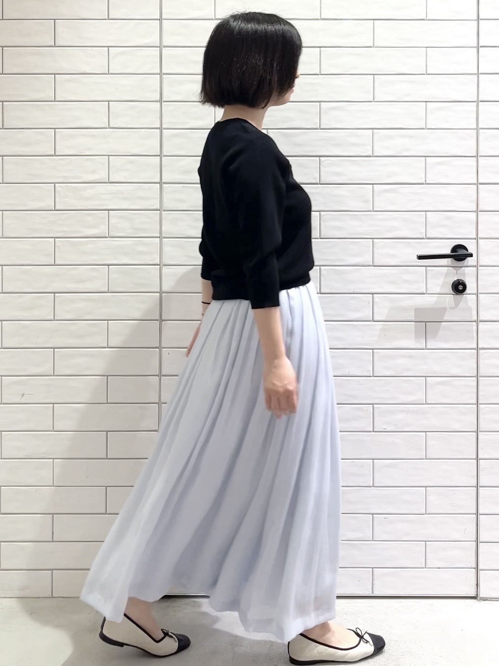 しおりさんの「OPAQUE.CLIP｜フリルヘンリーネックニット【洗濯機OK／抗ピル】」を使ったコーディネート