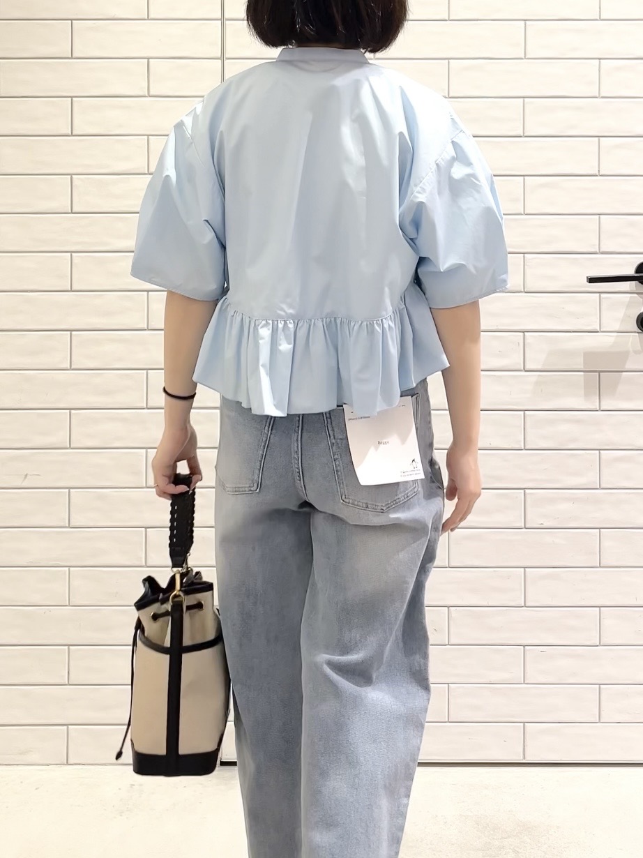 しおりさんの「OPAQUE.CLIP｜フリルペプラムシャツブラウス【洗濯機OK】」を使ったコーディネート
