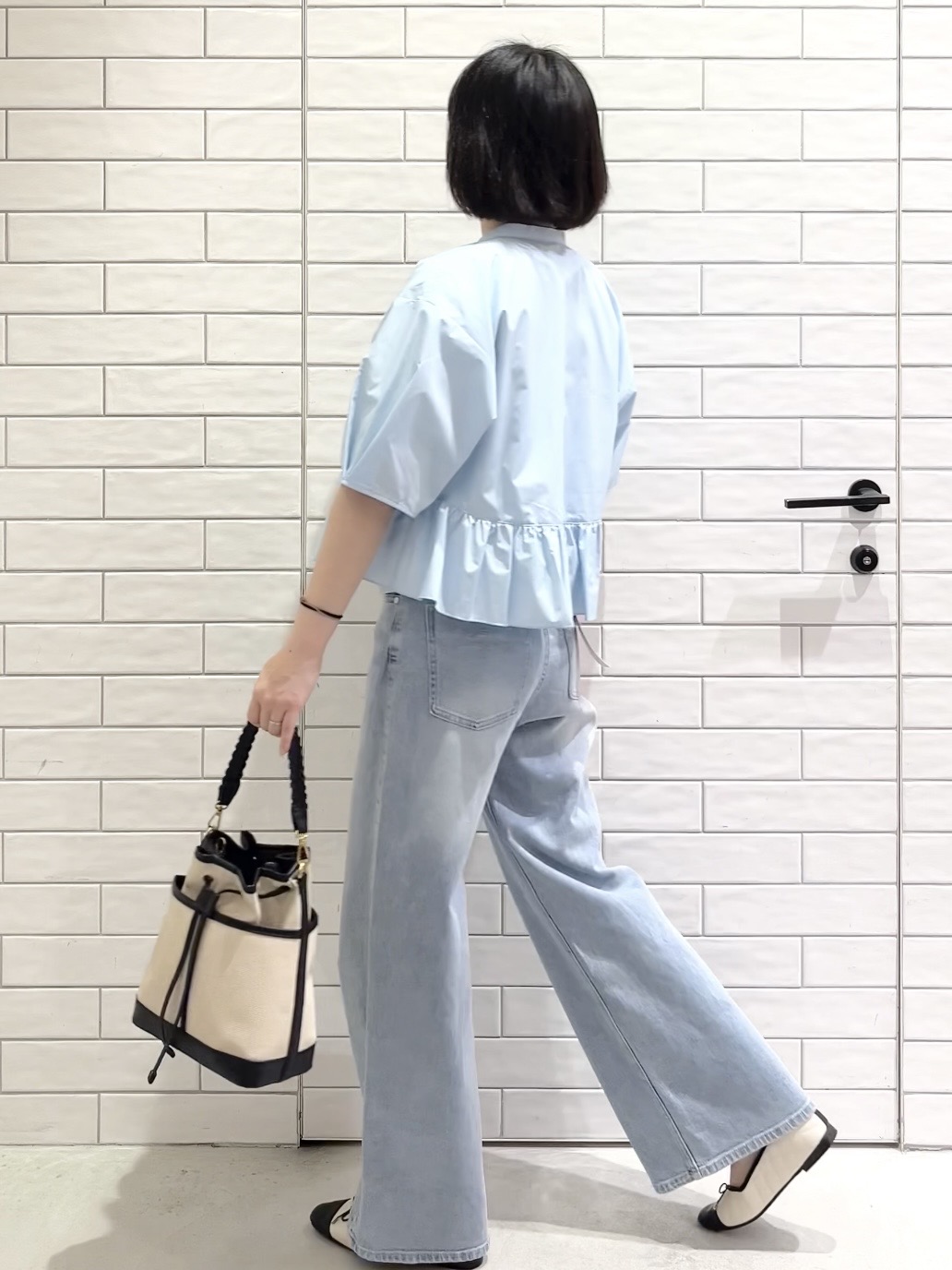 しおりさんの「OPAQUE.CLIP｜フリルペプラムシャツブラウス【洗濯機OK】」を使ったコーディネート