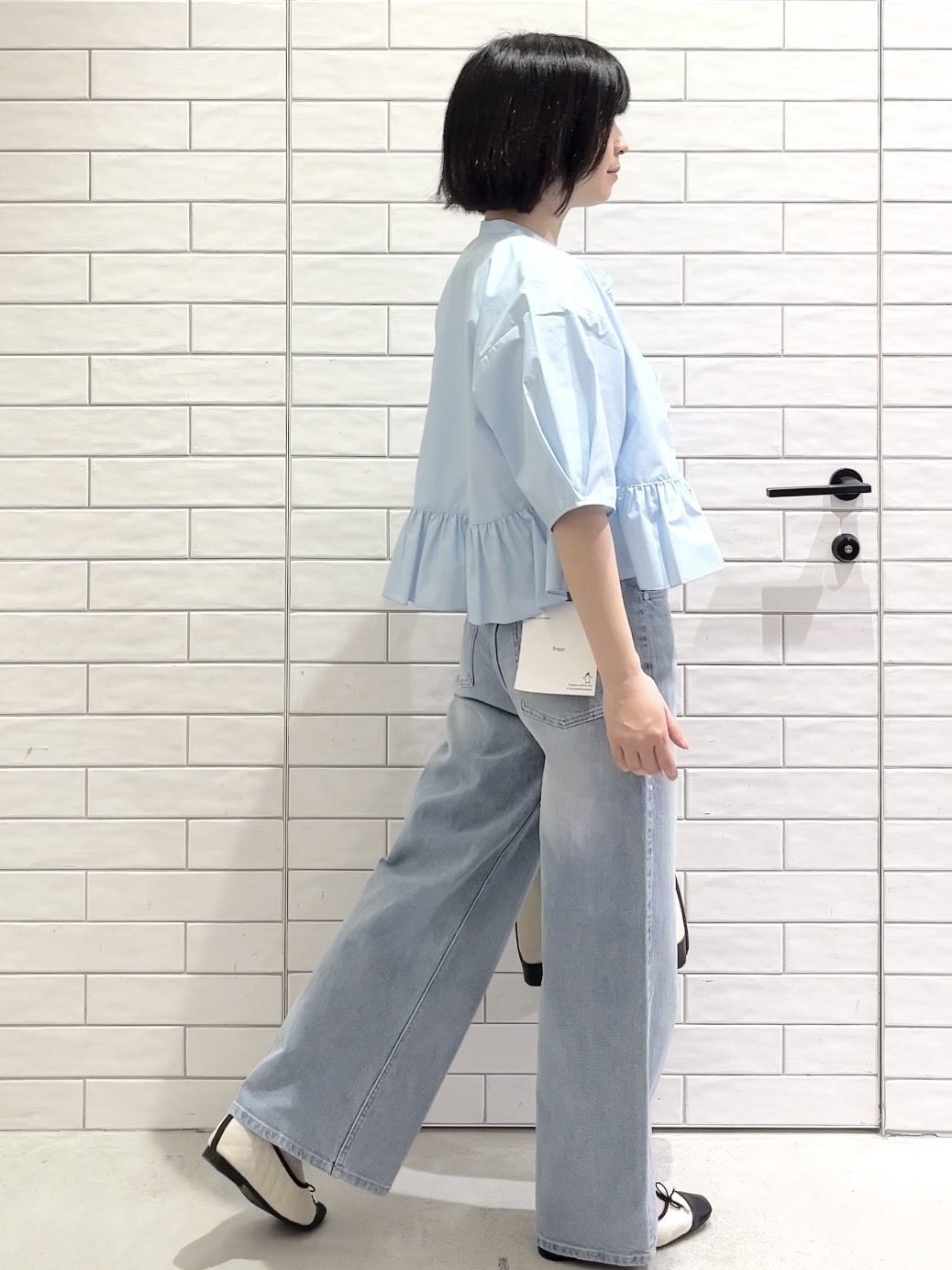 しおりさんの「OPAQUE.CLIP｜フリルペプラムシャツブラウス【洗濯機OK】」を使ったコーディネート