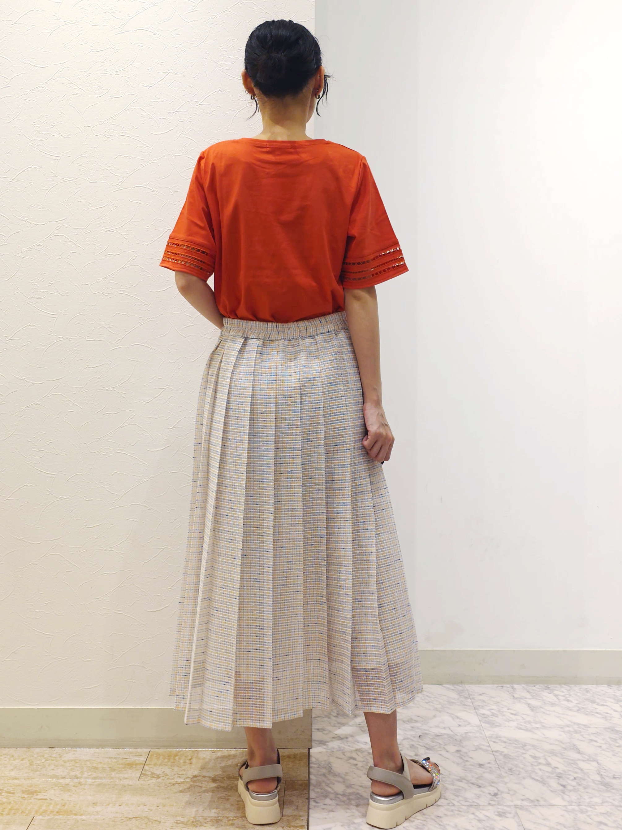 ケイさんの「grove｜【二の腕カバー/UV・ひんやり】袖口透かし刺繍Tシャツ」を使ったコーディネート