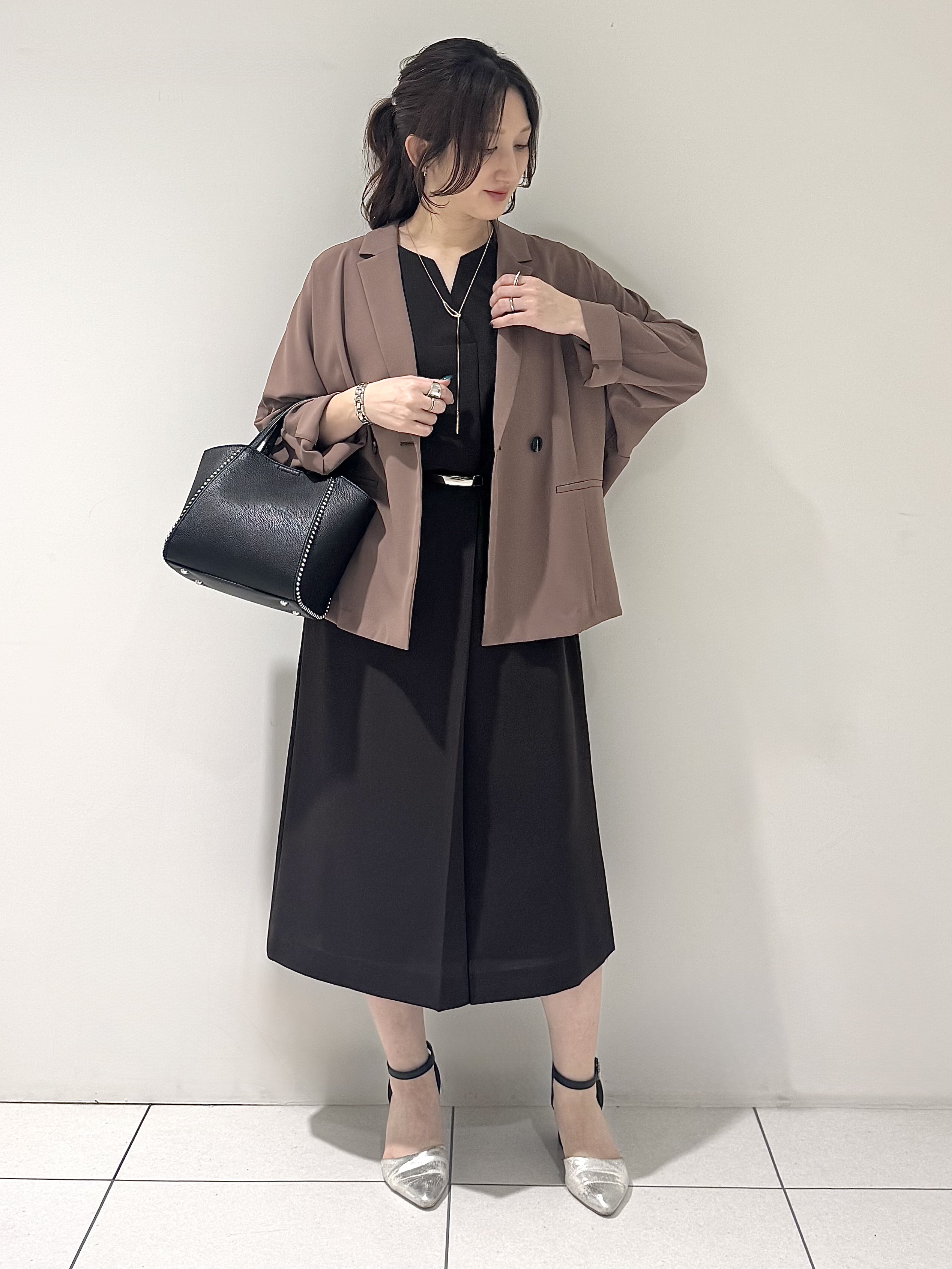 そんさんの「INDIVI｜【さらに軽く軽快！／着る日傘】ドルマンダブルジャケット」を使ったコーディネート
