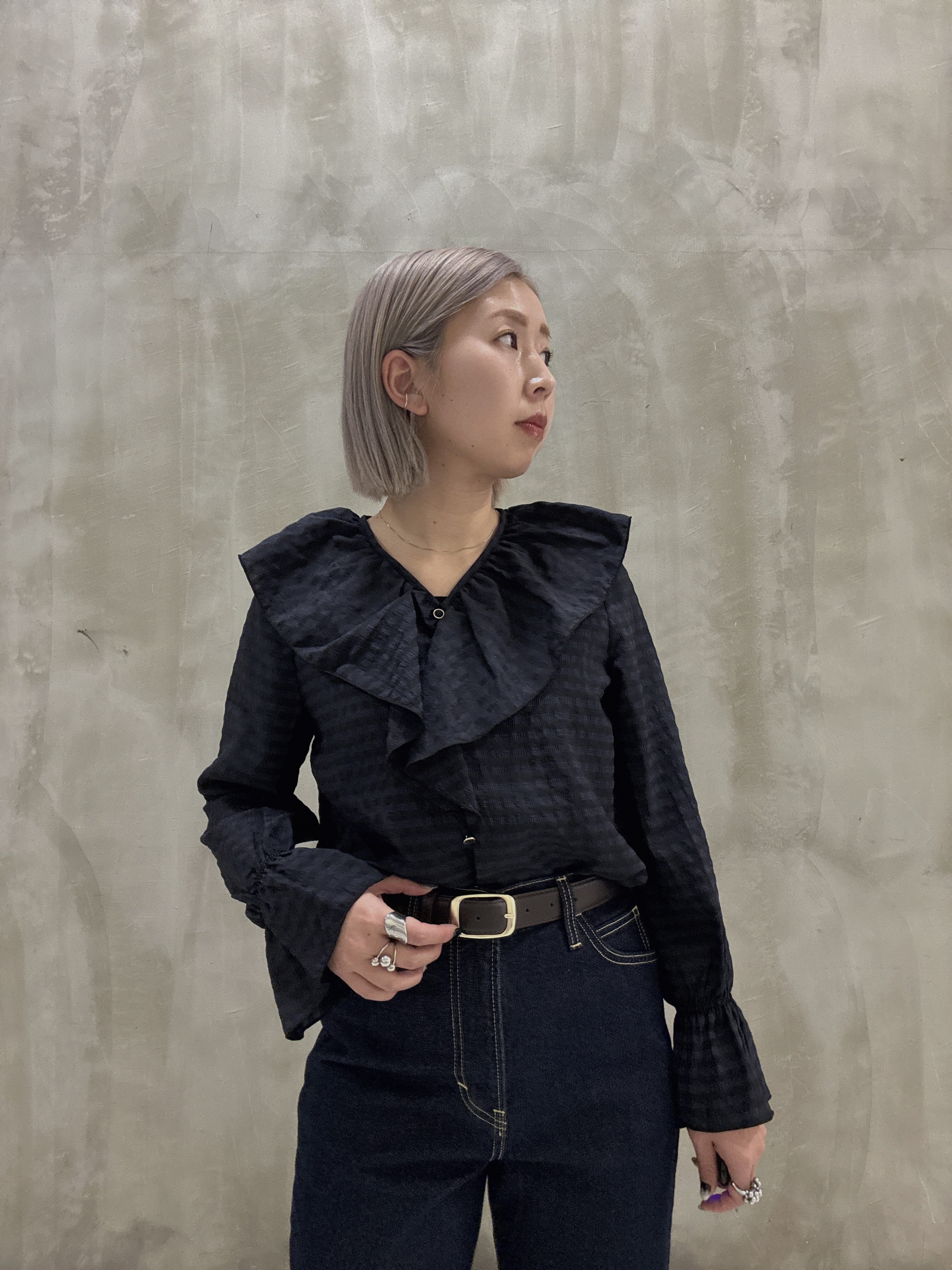 minaさんの「grove｜高評価！大人の華やぎチェックフリルブラウス」を使ったコーディネート