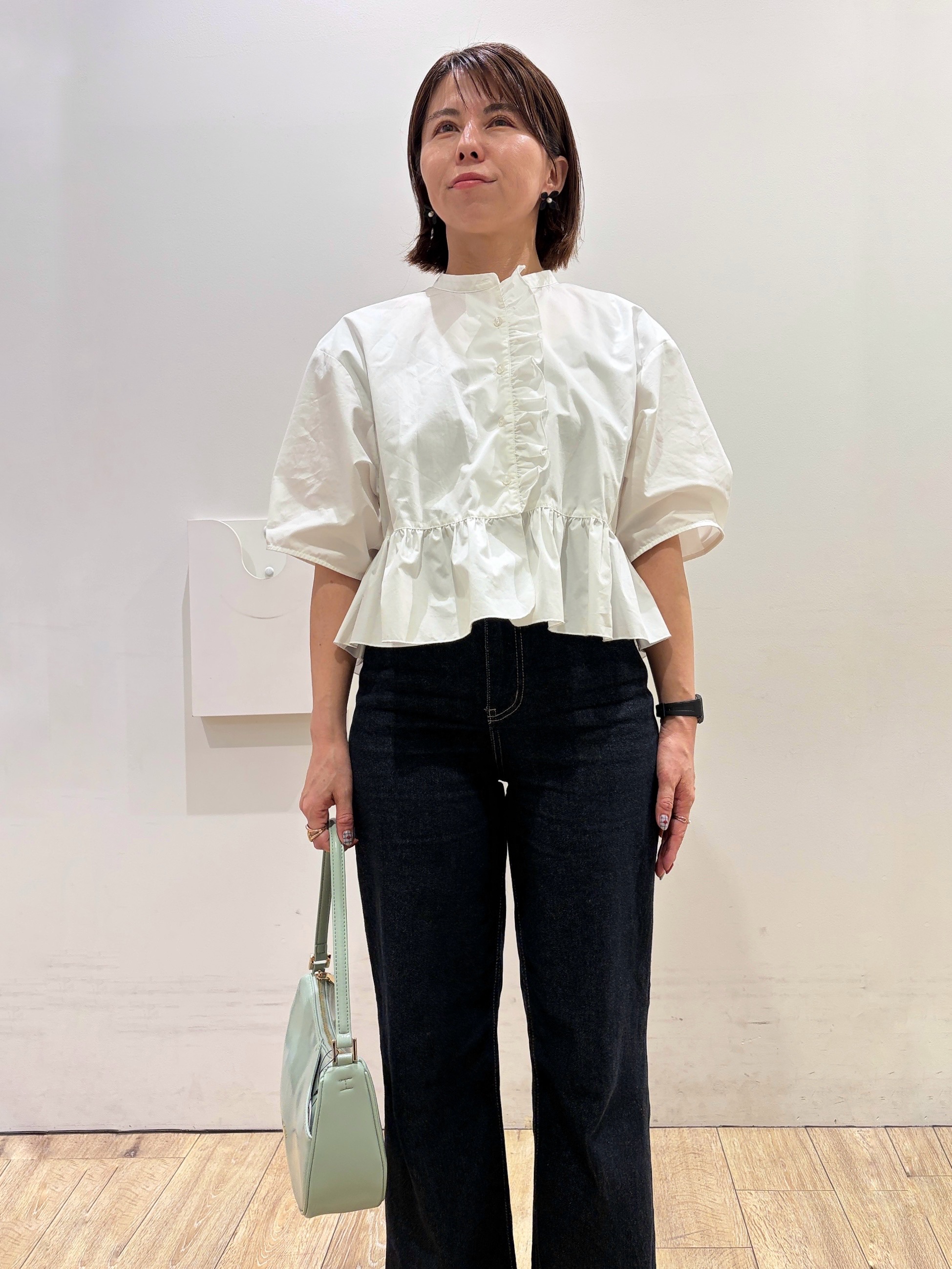 YUKOさんの「index｜フリルペプラムシャツブラウス【洗濯機OK】」を使ったコーディネート