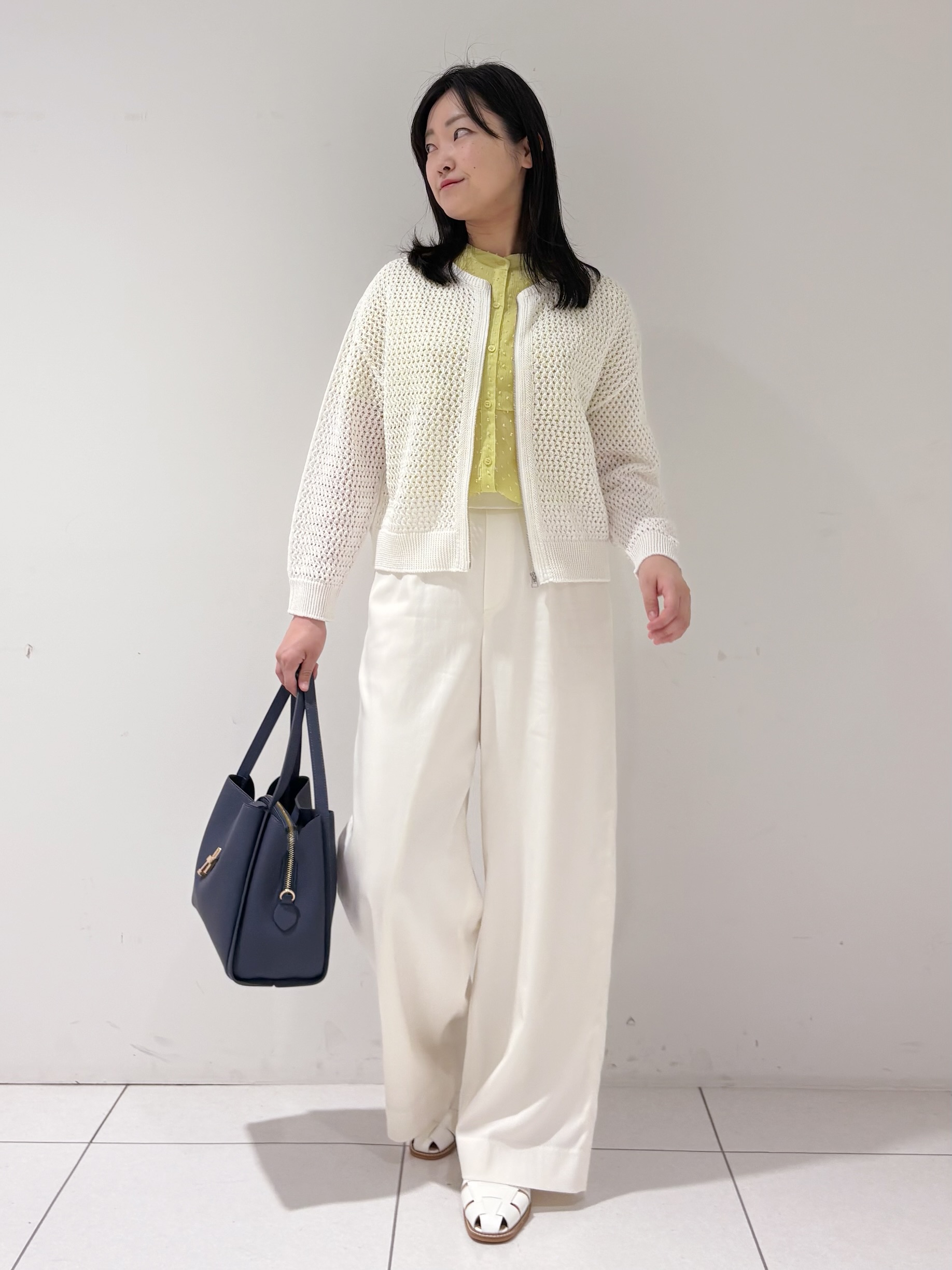 momokoさんの「INDIVI｜【洗える／ドットモチーフ】ケープスリーブブラウス」を使ったコーディネート