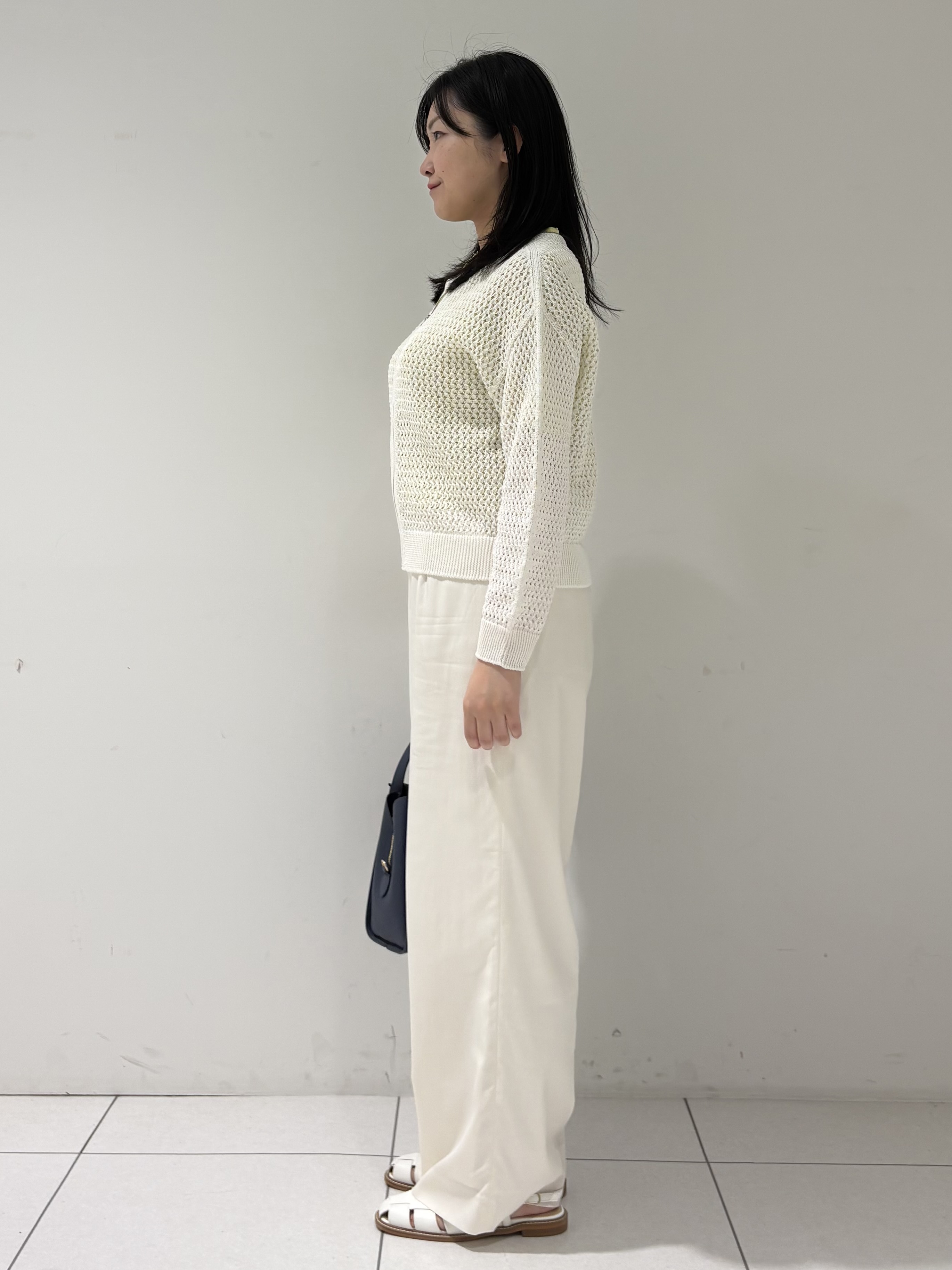 momokoさんの「INDIVI｜【洗える／コットン】メッシュジップニットカーディガン」を使ったコーディネート