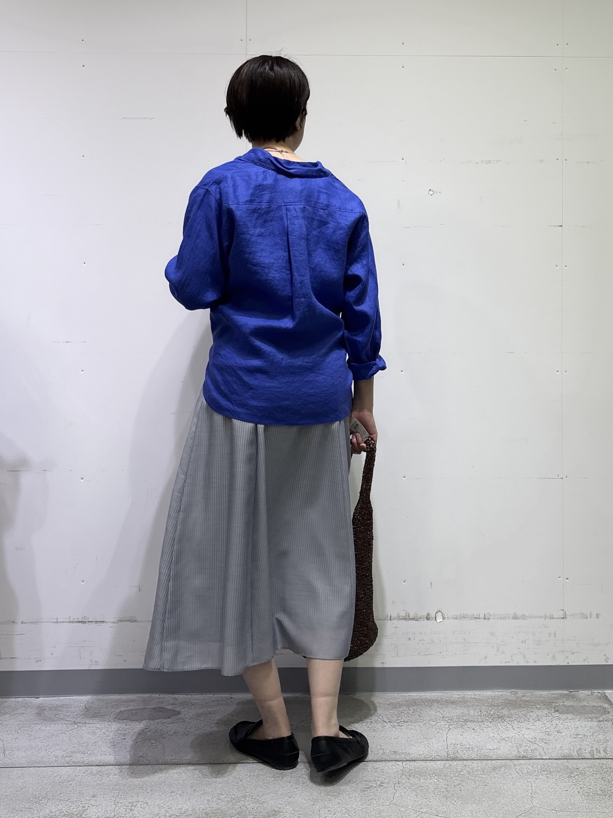 yuriさんの「INDIVI｜【接触冷感／洗える／SETUP可能】シアーシャンブレータックフレアスカート」を使ったコーディネート