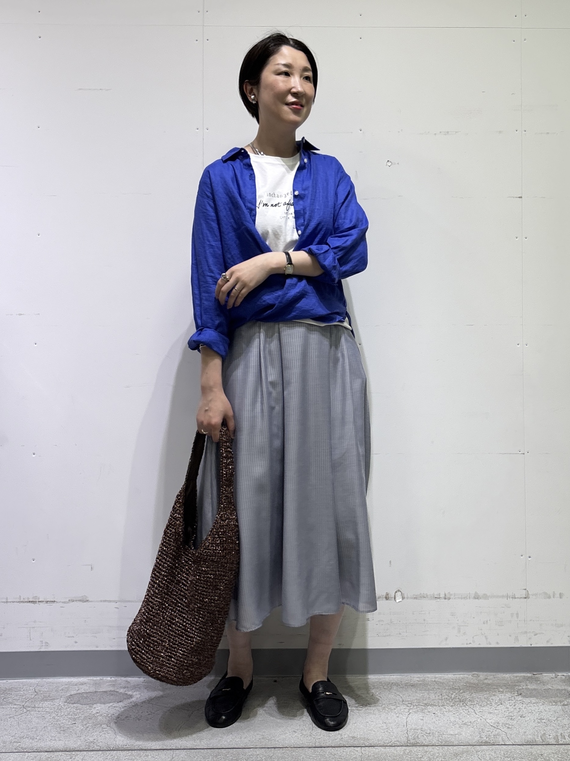 yuriさんの「INDIVI｜【接触冷感／洗える／SETUP可能】シアーシャンブレータックフレアスカート」を使ったコーディネート