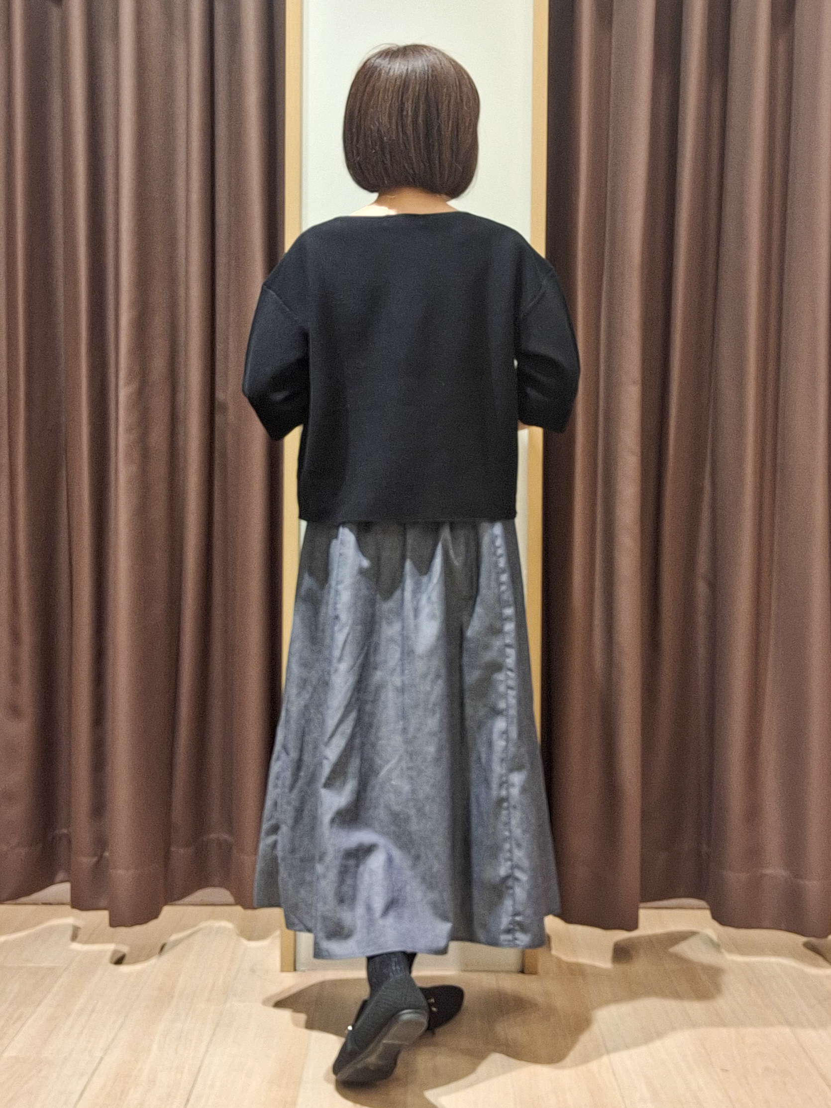 ウタさんの「grove｜【貴島明日香さん着用／洗濯機OK】レイヤードにもおすすめ、軽やかクロップドニット」を使ったコーディネート