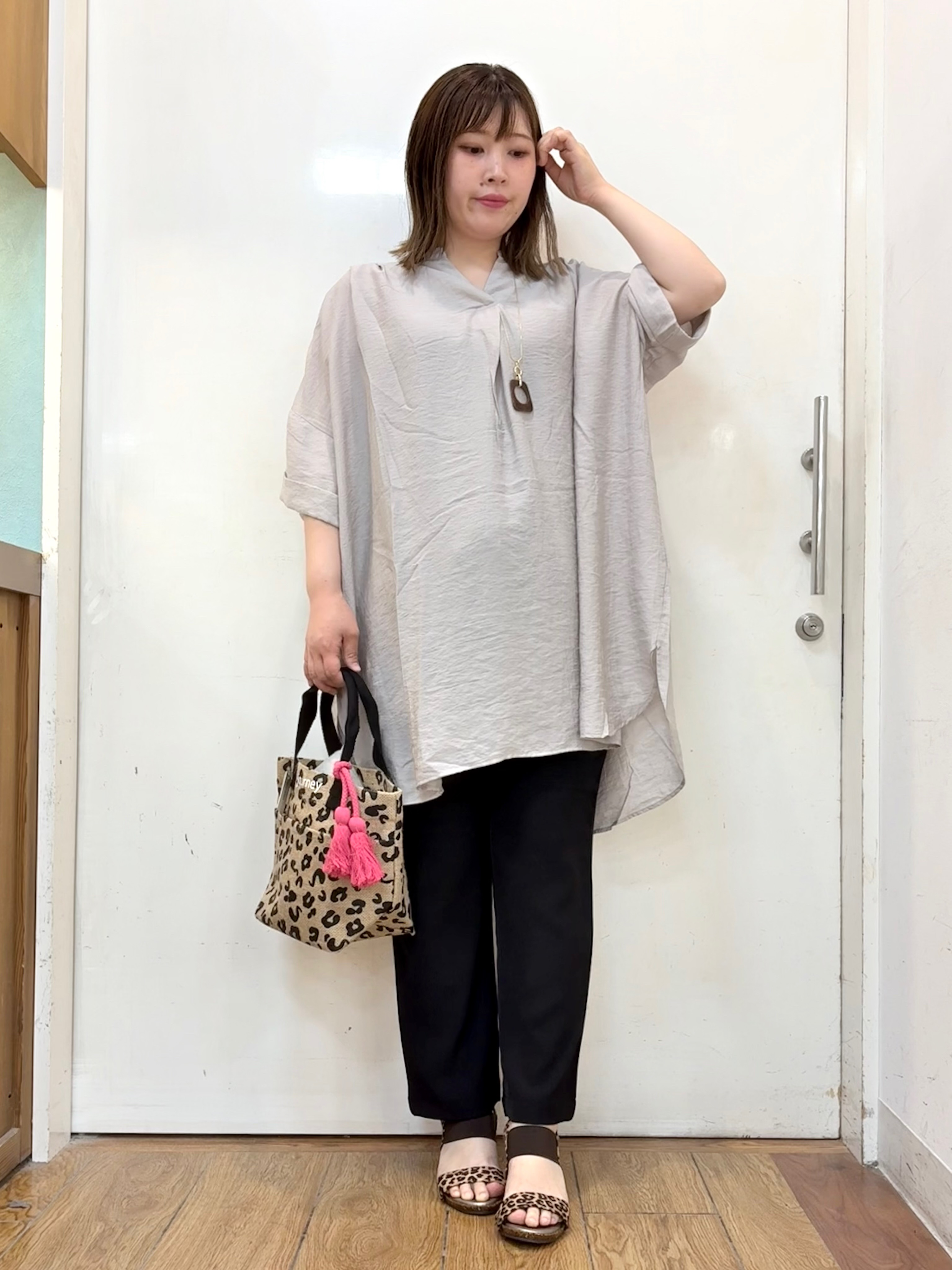 だいわさんの「SHOO･LA･RUE｜【ひんやり/S-LL/洗濯機可】体型カバー叶える 大人のゆるドルマンチュニック」を使ったコーディネート